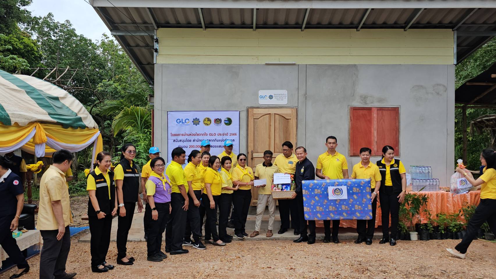 ผู้ว่าฯหนองคาย ขับเคลื่อนการขจัดความยากจน ส่งมอบบ้านห่วงใยจากใจ GLO ประจำปี 2566 ให้ครัวเรือนเป้าหมาย TPMAP อ.รัตนวาปี