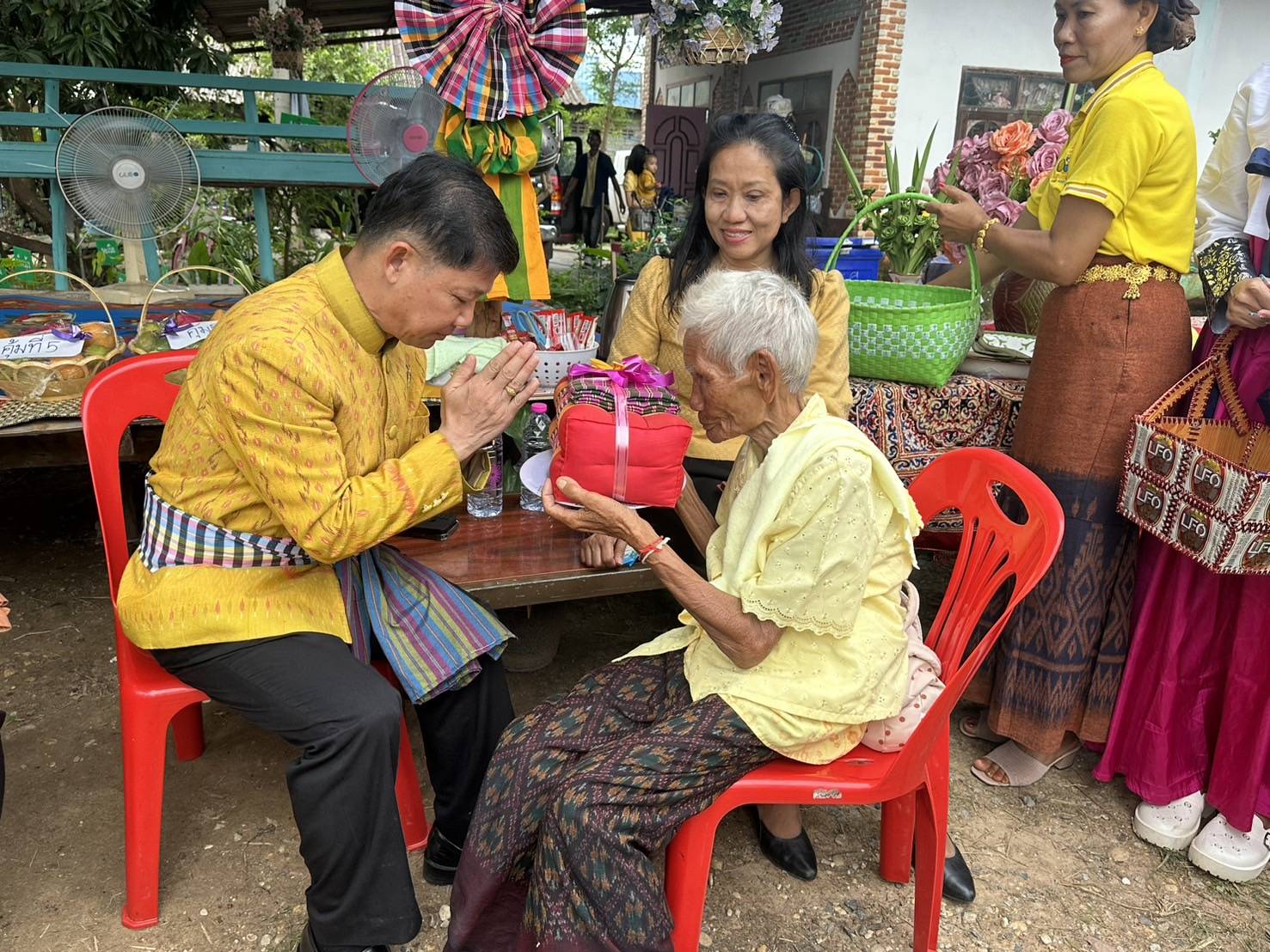 จังหวัดหนองคาย ลงพื้นที่คัดสรรกิจกรรมพัฒนาชุมชนดีเด่น และตรวจคัดเลือกหมู่บ้านกองทุนแม่ของแผ่นดินดีเด่นระดับจังหวัด ประจำปี 2567 อ.สังคม และอ.ศรีเชียงใหม่