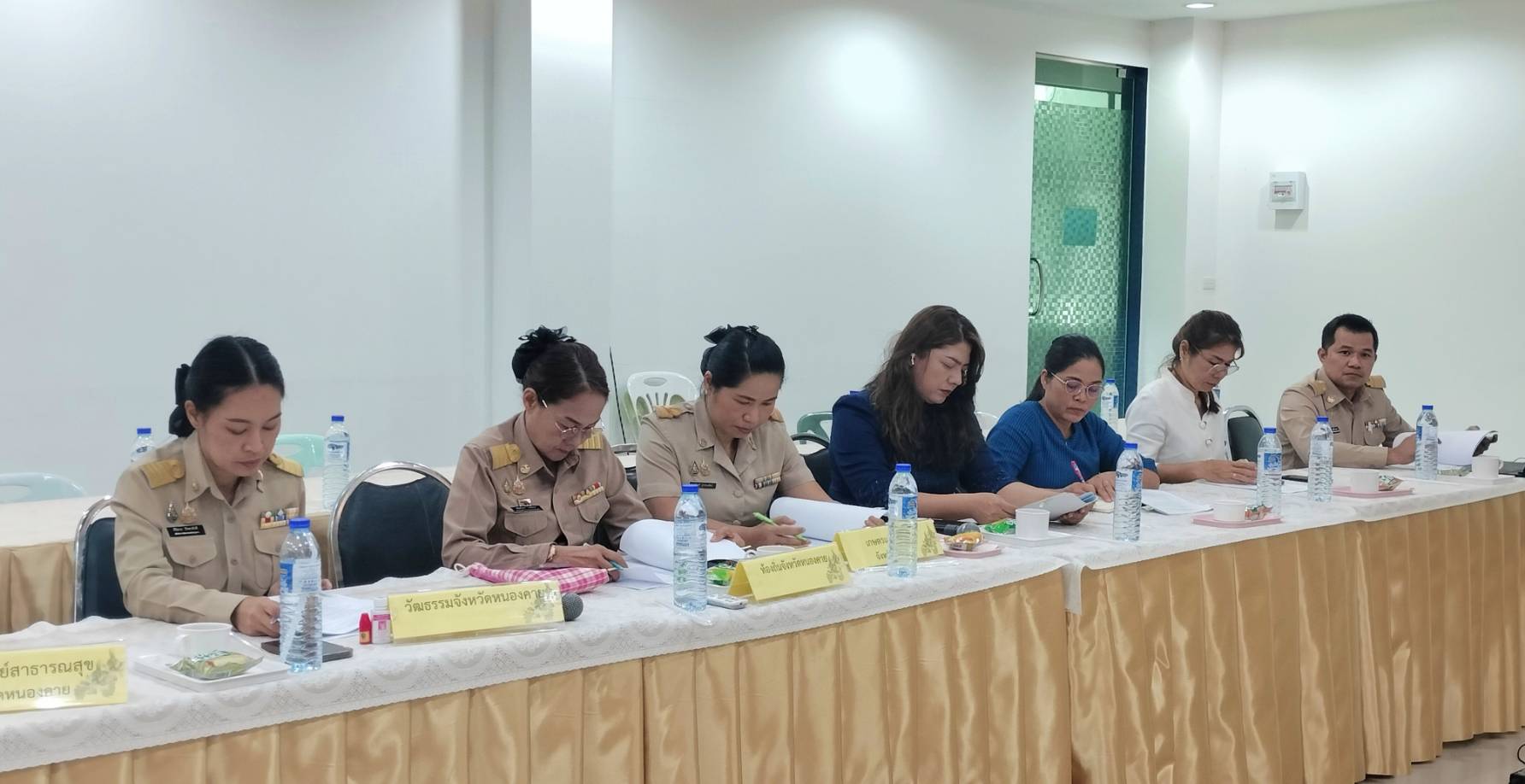 พช.หนองคาย จัดประชุมคัดเลือกสตรีดีเด่นการขับเคลื่อนนโยบายกระทรวงมหาดไทย ประจำปี 2567