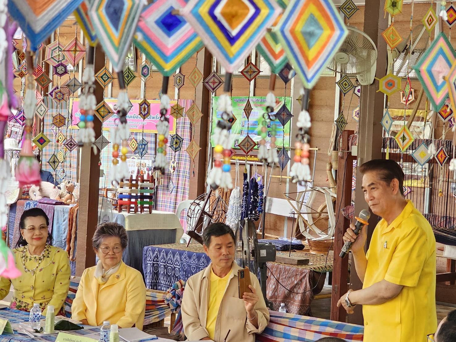 พช.หนองคาย จับมือกลุ่มวิสาหกิจชุมชนทอผ้าพื้นเมืองบ้านโพธิ์ตาก เข้ารับการคัดเลือกหมู่บ้านหัตถกรรมเพื่อเข้ารับรางวัล ”หม่อมงามจิตต์ บุรฉัตร” รางวัลสร้างเสริมคนดีมีคุณธรรม ประจำปี 2567