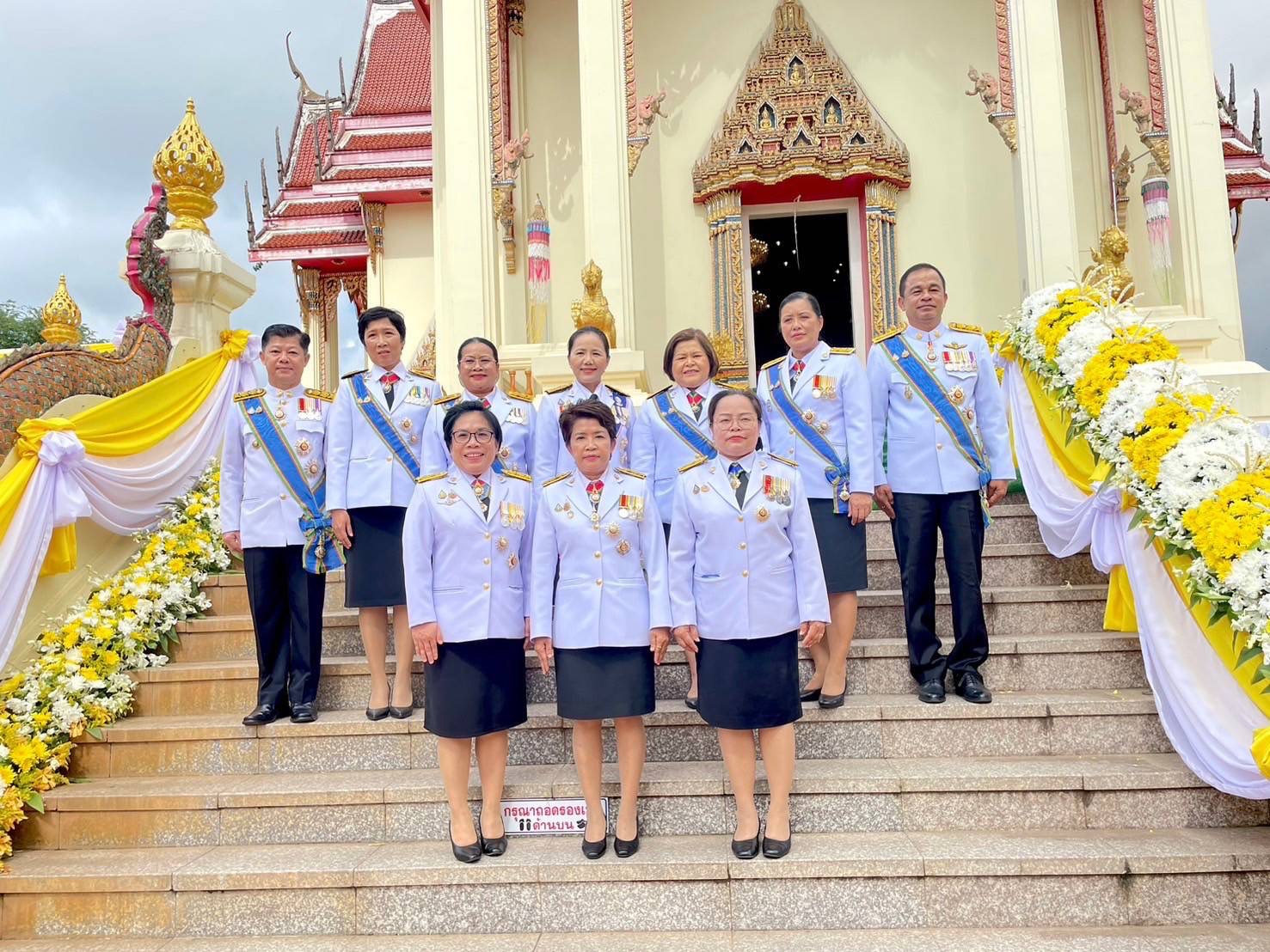 พช.หนองคาย ร่วมพิธีเวียนเทียนสมโภชน้ำพระพุทธมนต์ศักดิ์สิทธิ์ ณ พระอุโบสถ วัดโพธิ์ชัย พระอารามหลวง อำเภอเมืองหนองคาย จังหวัดหนองคาย