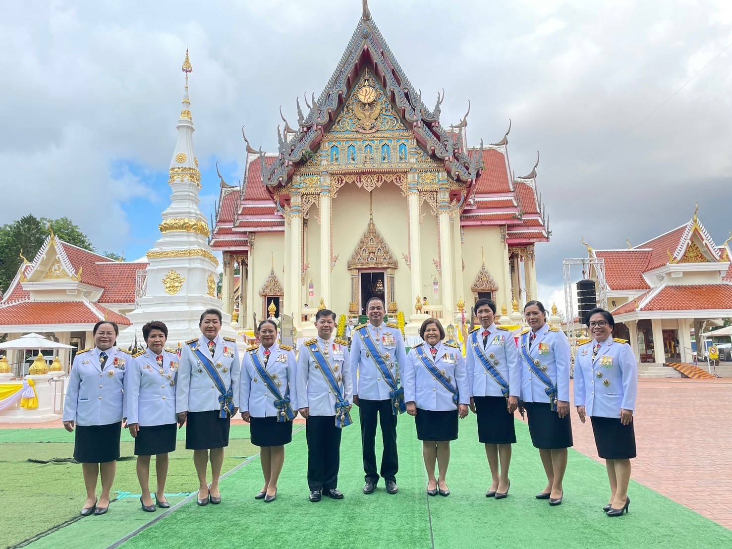 พช.หนองคาย ร่วมพิธีเวียนเทียนสมโภชน้ำพระพุทธมนต์ศักดิ์สิทธิ์ ณ พระอุโบสถ วัดโพธิ์ชัย พระอารามหลวง อำเภอเมืองหนองคาย จังหวัดหนองคาย
