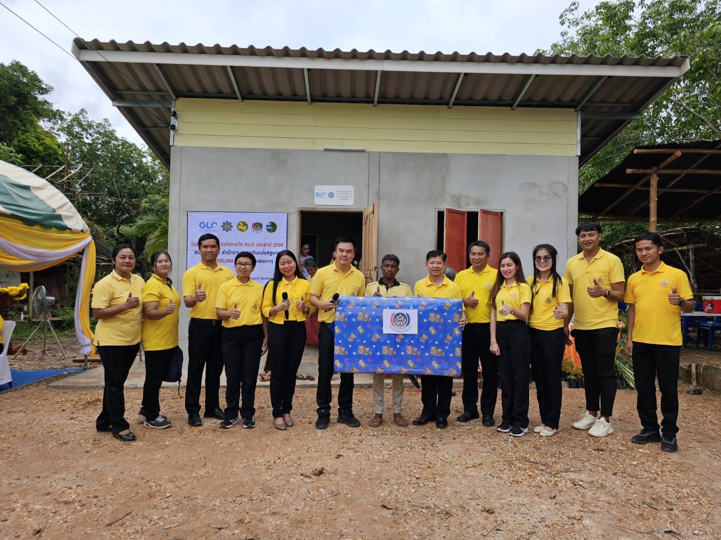 ผู้ว่าฯหนองคาย ขับเคลื่อนการขจัดความยากจน ส่งมอบบ้านห่วงใยจากใจ GLO ประจำปี 2566 ให้ครัวเรือนเป้าหมาย TPMAP อ.รัตนวาปี