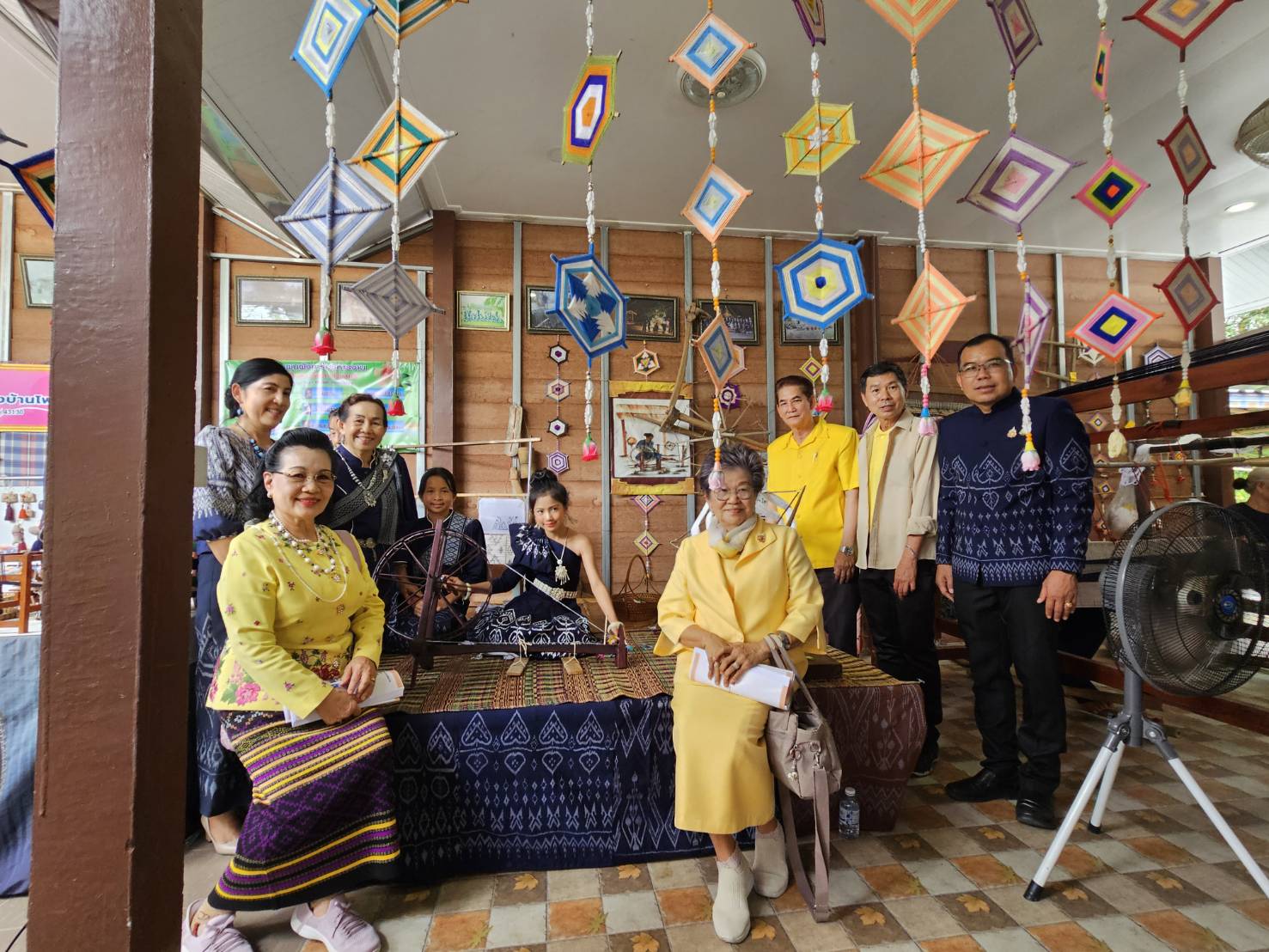 พช.หนองคาย จับมือกลุ่มวิสาหกิจชุมชนทอผ้าพื้นเมืองบ้านโพธิ์ตาก เข้ารับการคัดเลือกหมู่บ้านหัตถกรรมเพื่อเข้ารับรางวัล ”หม่อมงามจิตต์ บุรฉัตร” รางวัลสร้างเสริมคนดีมีคุณธรรม ประจำปี 2567