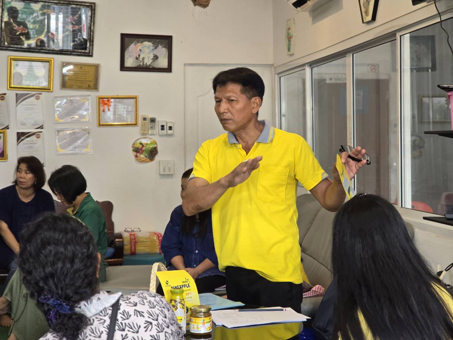 พช.หนองคาย ขับเคลื่อนโครงการส่งเสริมการสร้างรายได้จากกิจการอาหารปลอดภัย พาลงพื้นที่พูดคุยกลุ่มผู้ประกอบการ OTOP ที่ประสบความสำเร็จ