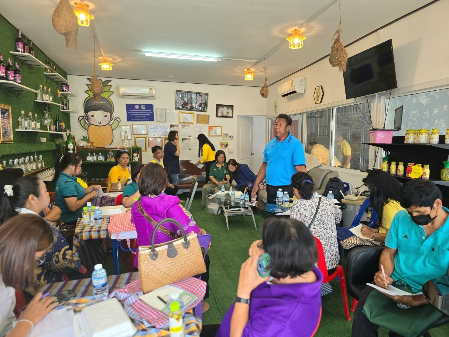 พช.หนองคาย ขับเคลื่อนโครงการส่งเสริมการสร้างรายได้จากกิจการอาหารปลอดภัย พาลงพื้นที่พูดคุยกลุ่มผู้ประกอบการ OTOP ที่ประสบความสำเร็จ