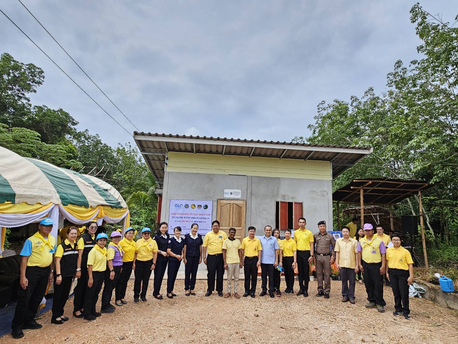 ผู้ว่าฯหนองคาย ขับเคลื่อนการขจัดความยากจน ส่งมอบบ้านห่วงใยจากใจ GLO ประจำปี 2566 ให้ครัวเรือนเป้าหมาย TPMAP อ.รัตนวาปี