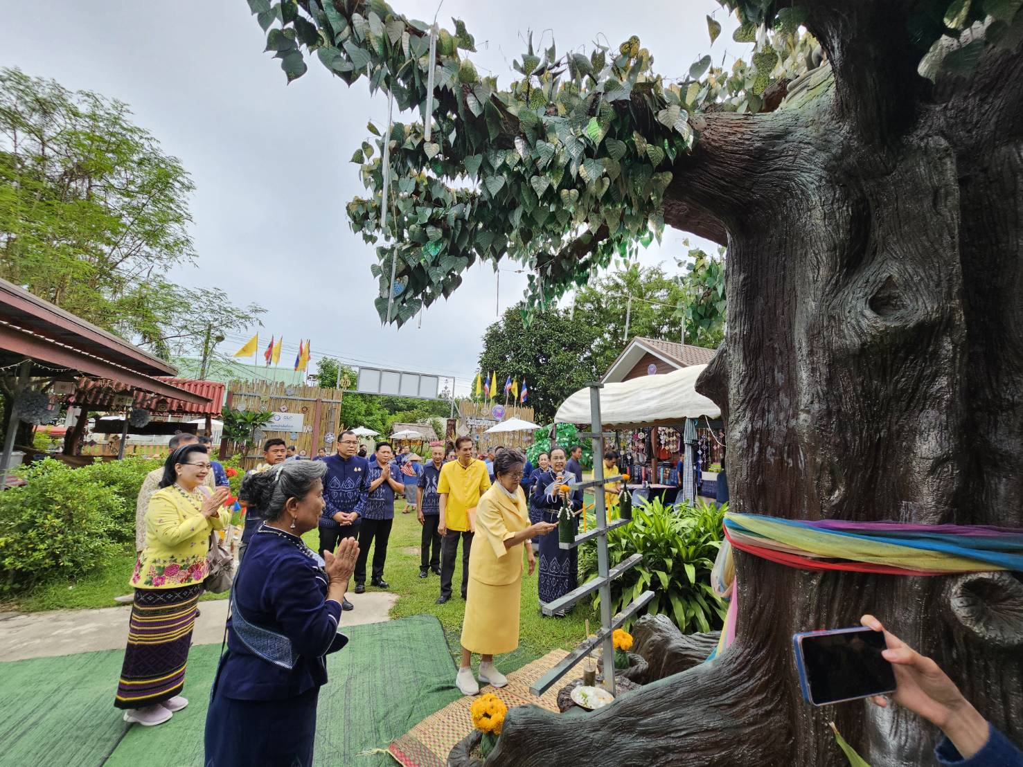 พช.หนองคาย จับมือกลุ่มวิสาหกิจชุมชนทอผ้าพื้นเมืองบ้านโพธิ์ตาก เข้ารับการคัดเลือกหมู่บ้านหัตถกรรมเพื่อเข้ารับรางวัล ”หม่อมงามจิตต์ บุรฉัตร” รางวัลสร้างเสริมคนดีมีคุณธรรม ประจำปี 2567