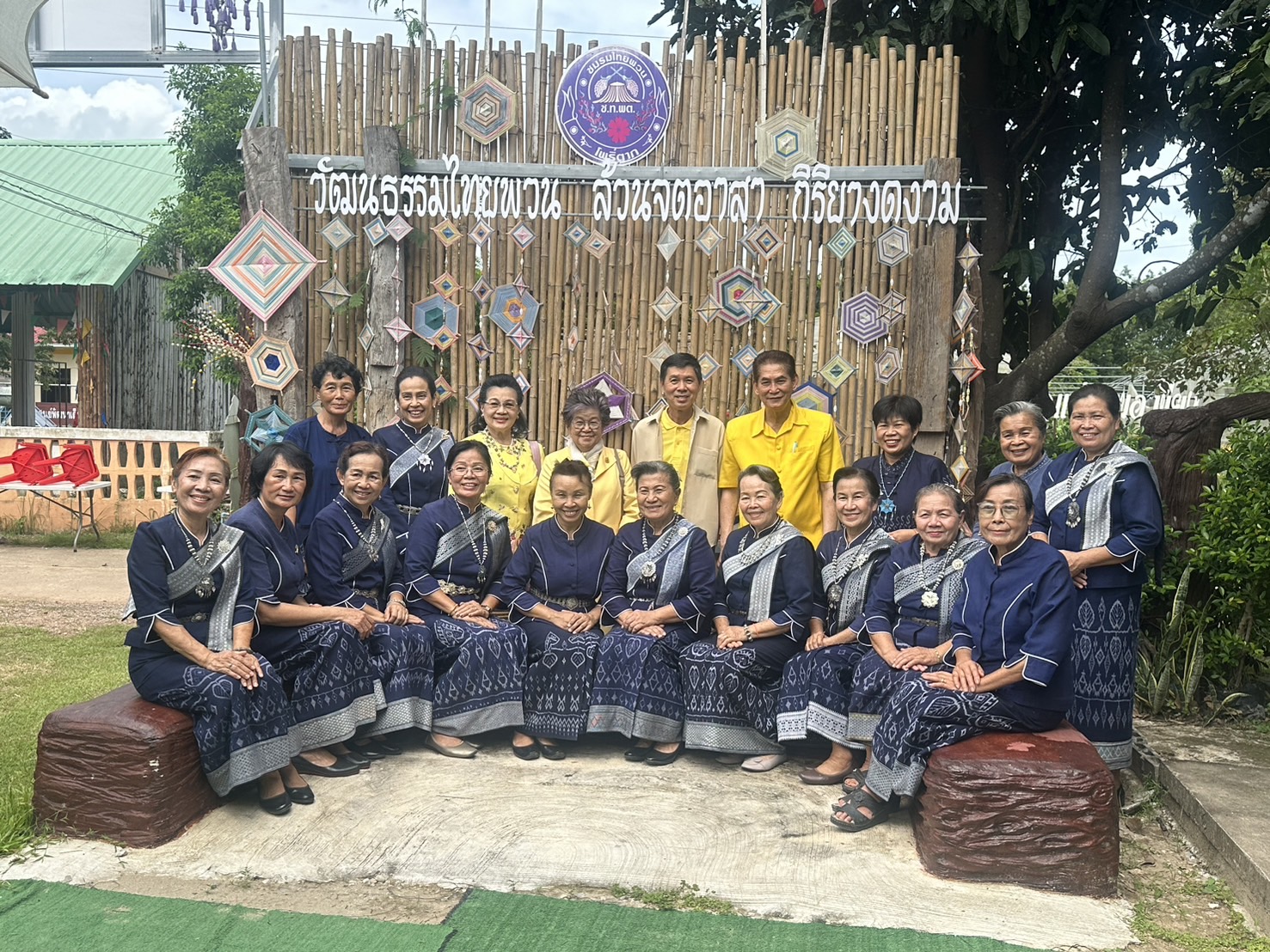 พช.หนองคาย จับมือกลุ่มวิสาหกิจชุมชนทอผ้าพื้นเมืองบ้านโพธิ์ตาก เข้ารับการคัดเลือกหมู่บ้านหัตถกรรมเพื่อเข้ารับรางวัล ”หม่อมงามจิตต์ บุรฉัตร” รางวัลสร้างเสริมคนดีมีคุณธรรม ประจำปี 2567