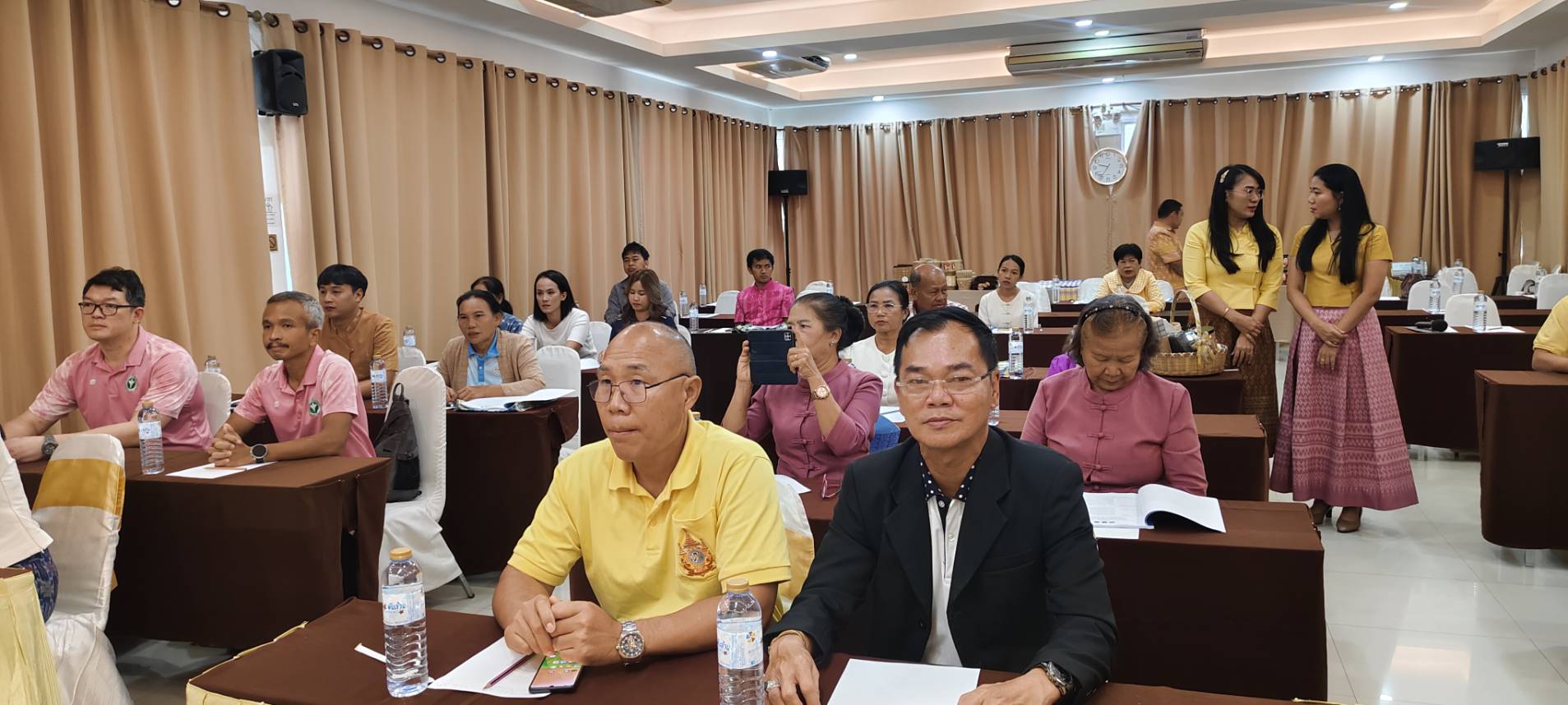 หนองคาย ส่งเสริมกระบวนการเครือข่ายองค์ความรู้ (Knowledge – Based OTOP : KBO) จัดกิจกรรมประชุมให้ความรู้แก่ผู้ผลิต ผู้ประกอบการ OTOP เพื่อพัฒนาผลิตภัณฑ์ให้มีมูลค่าเพิ่มขึ้น