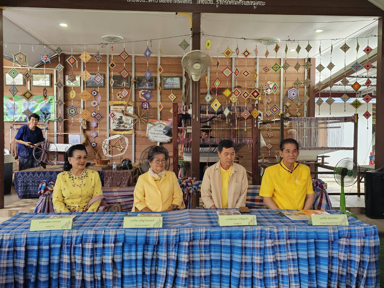 พช.หนองคาย จับมือกลุ่มวิสาหกิจชุมชนทอผ้าพื้นเมืองบ้านโพธิ์ตาก เข้ารับการคัดเลือกหมู่บ้านหัตถกรรมเพื่อเข้ารับรางวัล ”หม่อมงามจิตต์ บุรฉัตร” รางวัลสร้างเสริมคนดีมีคุณธรรม ประจำปี 2567