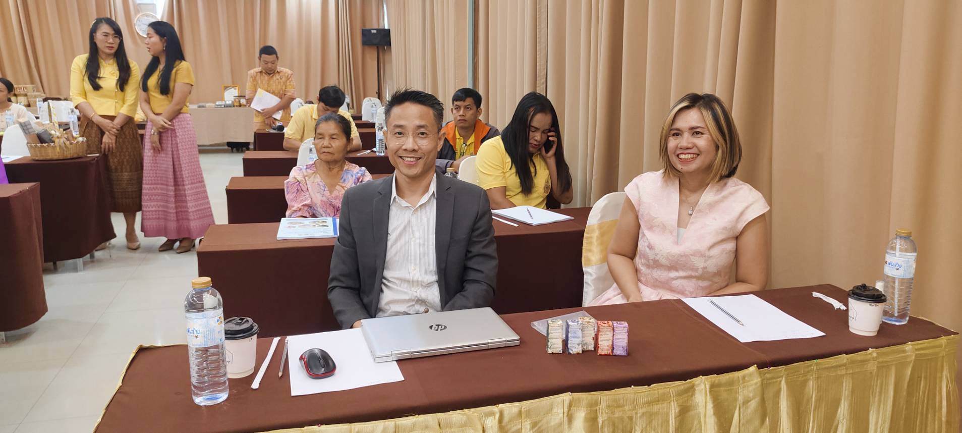 หนองคาย ส่งเสริมกระบวนการเครือข่ายองค์ความรู้ (Knowledge – Based OTOP : KBO) จัดกิจกรรมประชุมให้ความรู้แก่ผู้ผลิต ผู้ประกอบการ OTOP เพื่อพัฒนาผลิตภัณฑ์ให้มีมูลค่าเพิ่มขึ้น