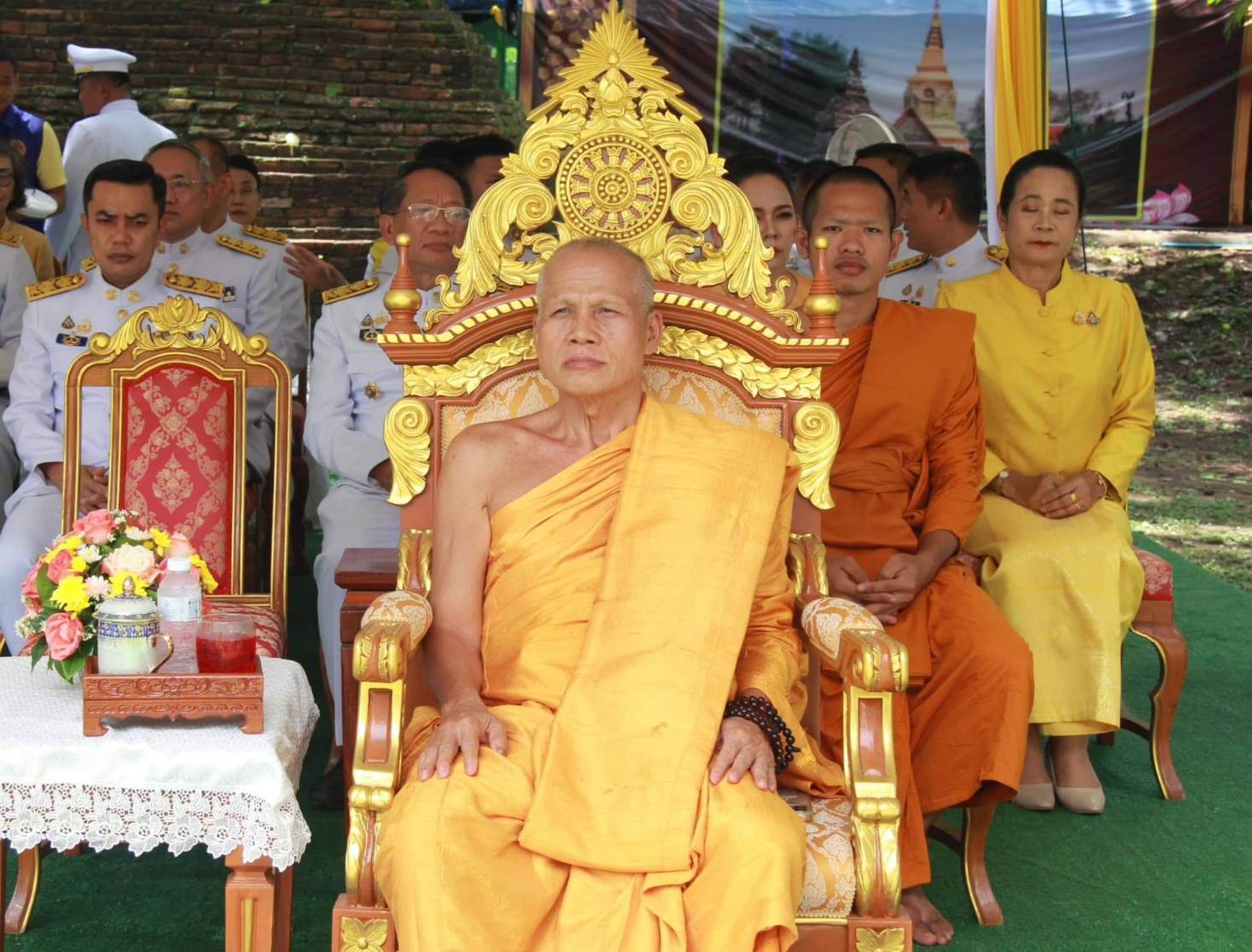 พช.หนองคาย ร่วมพิธีพลีกรรมตักน้ำจากแหล่งน้ำศักดิ์สิทธิ์ ณ สระมุจลินท์ วัดพระธาตุบังพวน ตำบลพระธาตุบังพวน จังหวัดหนองคาย