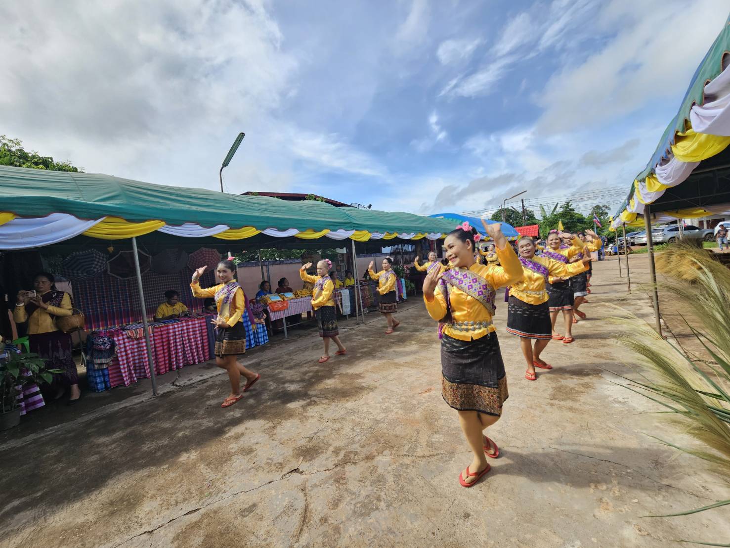 หนองคาย ขับเคี่ยวกันเข้มข้นต่อเนื่อง กิจกรรมคัดสรรพัฒนาชุมชนดีเด่นและกองทุนแม่ของแผ่นดินดีเด่น ระดับจังหวัด ประจำปี 2567 วันที่ 2 อ.เฝ้าไร่ และอ.โพนพิสัย