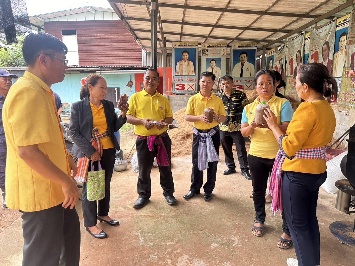 หนองคาย ขับเคี่ยวกันเข้มข้นต่อเนื่อง กิจกรรมคัดสรรพัฒนาชุมชนดีเด่นและกองทุนแม่ของแผ่นดินดีเด่น ระดับจังหวัด ประจำปี 2567 วันที่ 2 อ.เฝ้าไร่ และอ.โพนพิสัย