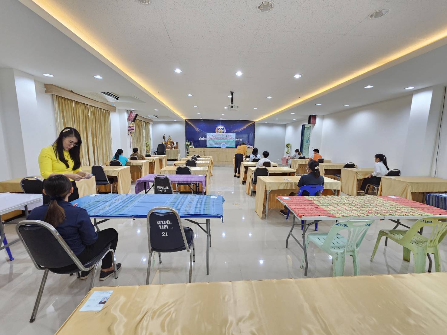 พช.หนองคาย คุมเข้ม!!! การสอบคัดเลือกบุคคลเพื่อแต่งตั้งเป็นอาสาพัฒนา (อสพ.) รุ่นที่ 76 ประจำสนามสอบจังหวัดหนองคาย