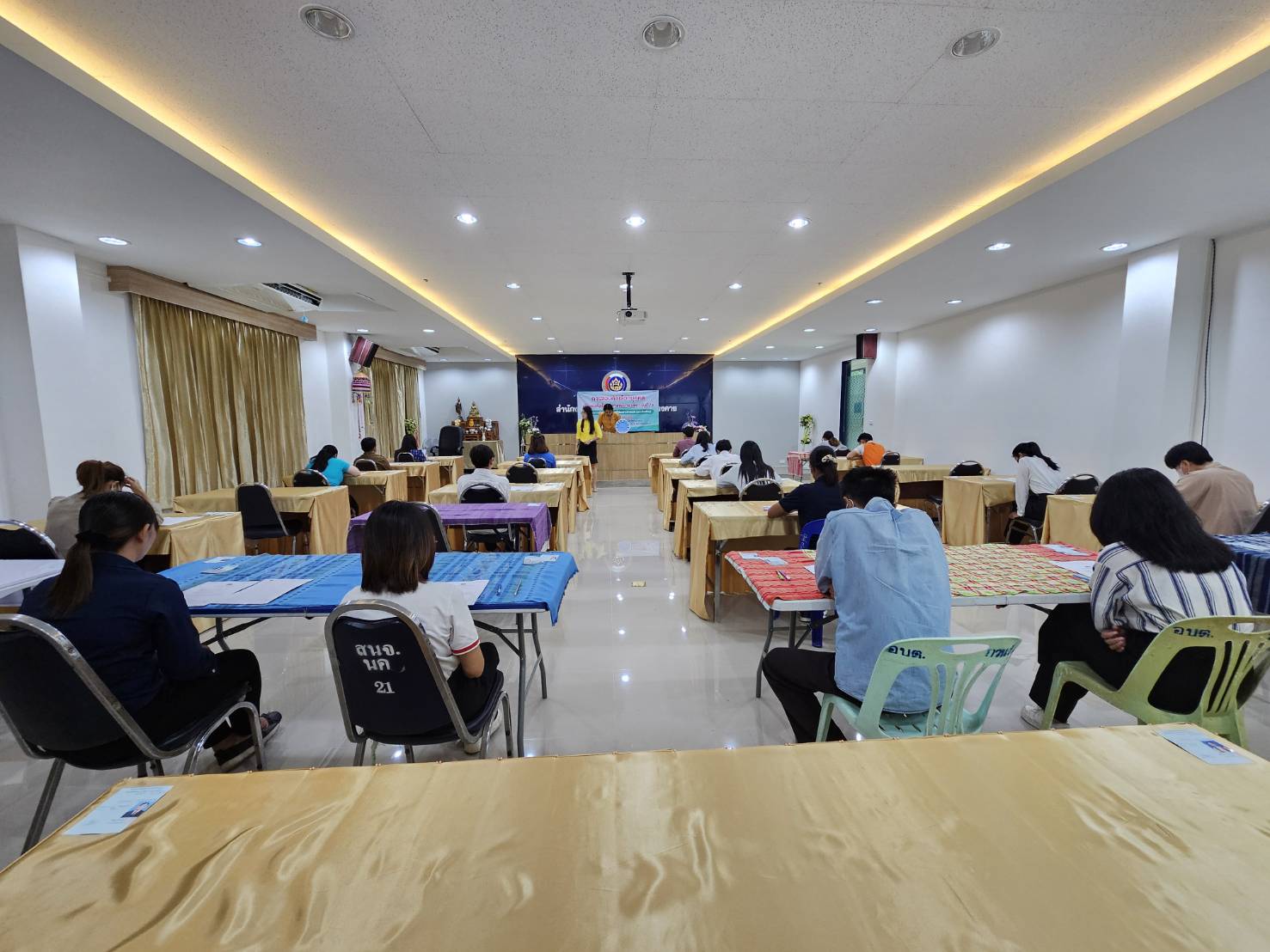 พช.หนองคาย คุมเข้ม!!! การสอบคัดเลือกบุคคลเพื่อแต่งตั้งเป็นอาสาพัฒนา (อสพ.) รุ่นที่ 76 ประจำสนามสอบจังหวัดหนองคาย