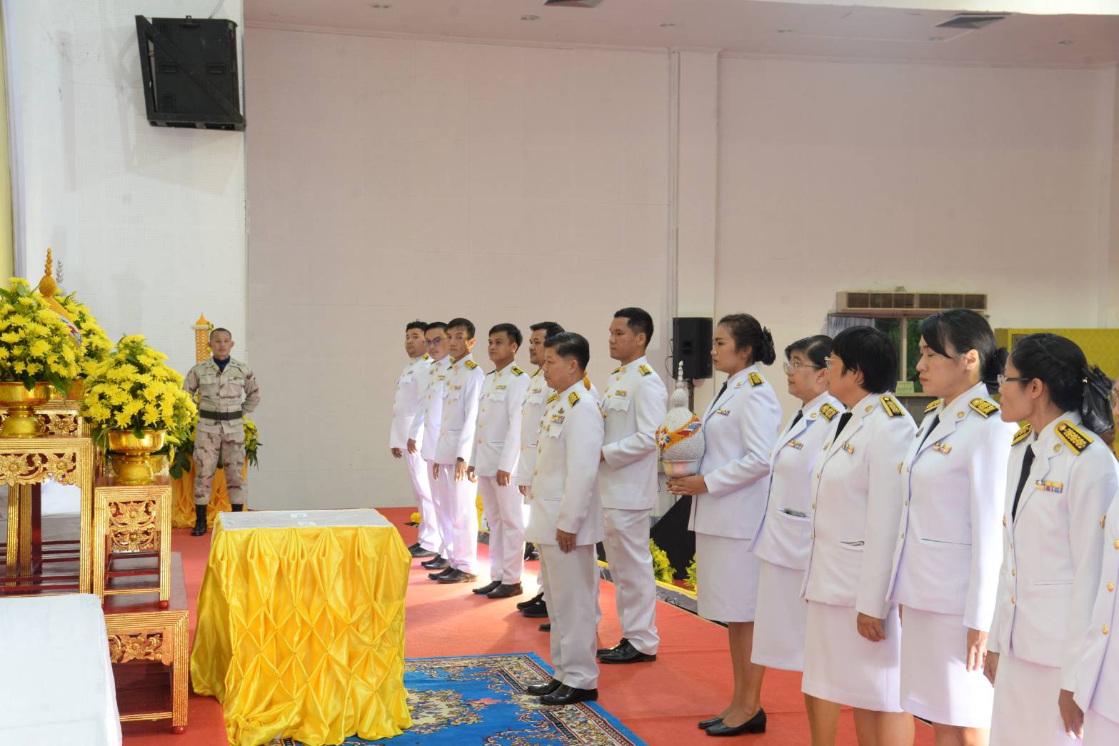 พช.หนองคาย ร่วมพิธีถวายเครื่องราชสักการะและวางพานพุ่ม และจุดเทียนถวายพระชัยมงคล เฉลิมพระเกียรติพระบาทสมเด็จพระเจ้าอยู่หัว เนื่องในโอกาสมหามงคลเฉลิมพระชนมพรรษา 6 รอบ 28 กรกฎาคม 2567