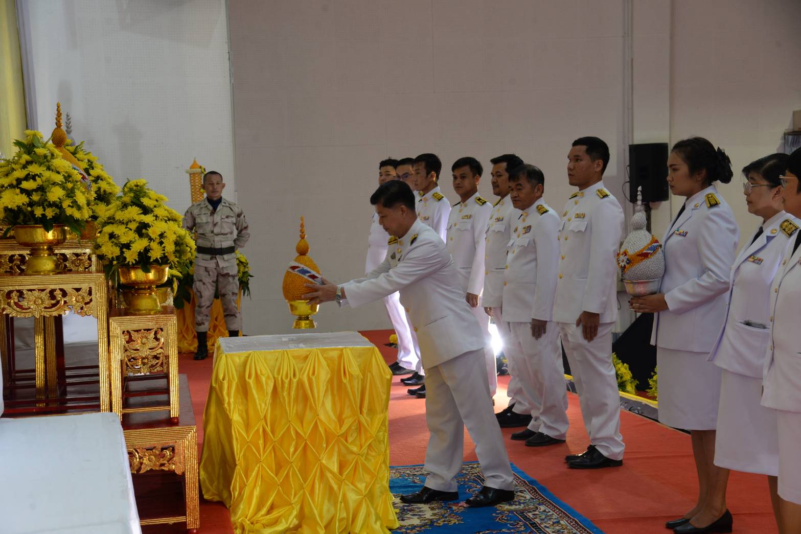 พช.หนองคาย ร่วมพิธีถวายเครื่องราชสักการะและวางพานพุ่ม และจุดเทียนถวายพระชัยมงคล เฉลิมพระเกียรติพระบาทสมเด็จพระเจ้าอยู่หัว เนื่องในโอกาสมหามงคลเฉลิมพระชนมพรรษา 6 รอบ 28 กรกฎาคม 2567