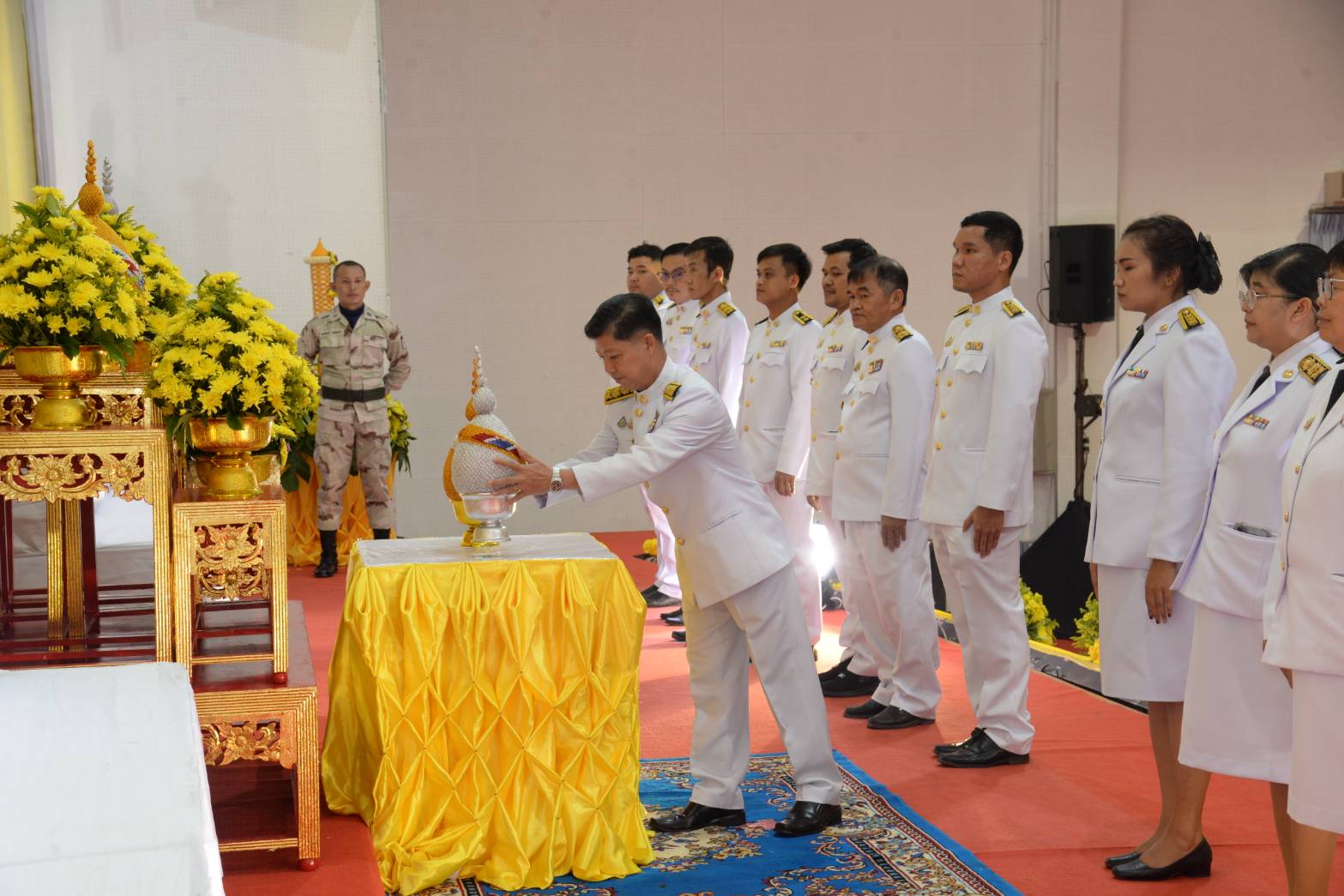 พช.หนองคาย ร่วมพิธีถวายเครื่องราชสักการะและวางพานพุ่ม และจุดเทียนถวายพระชัยมงคล เฉลิมพระเกียรติพระบาทสมเด็จพระเจ้าอยู่หัว เนื่องในโอกาสมหามงคลเฉลิมพระชนมพรรษา 6 รอบ 28 กรกฎาคม 2567