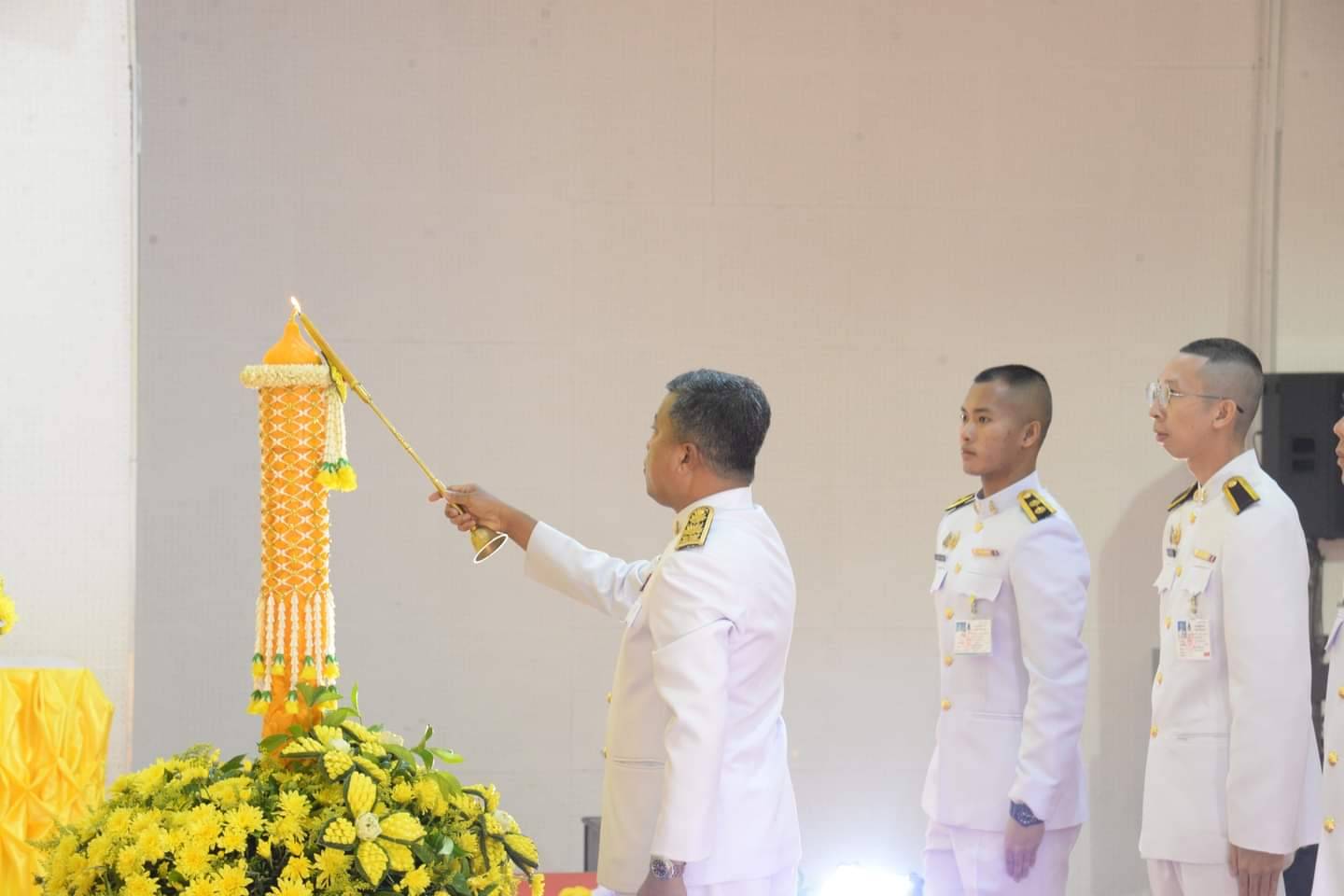 พช.หนองคาย ร่วมพิธีถวายเครื่องราชสักการะและวางพานพุ่ม และจุดเทียนถวายพระชัยมงคล เฉลิมพระเกียรติพระบาทสมเด็จพระเจ้าอยู่หัว เนื่องในโอกาสมหามงคลเฉลิมพระชนมพรรษา 6 รอบ 28 กรกฎาคม 2567