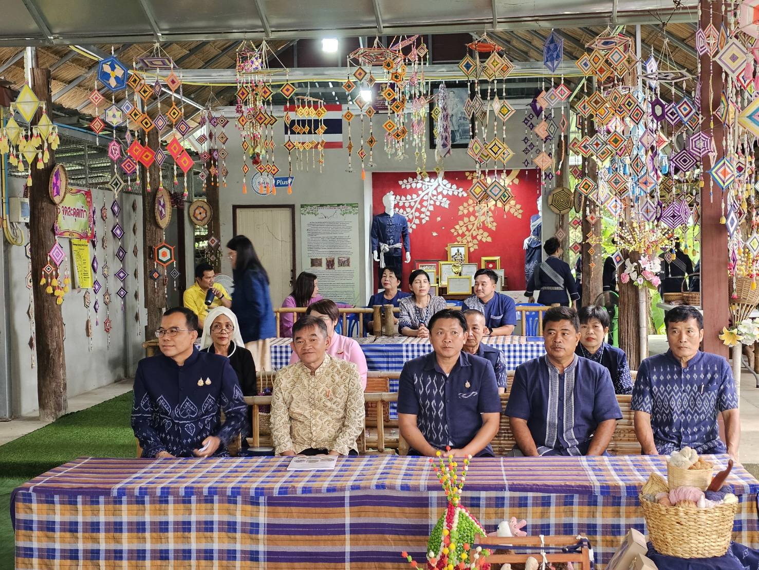 พช.หนองคาย จับมือกลุ่มวิสาหกิจชุมชนทอผ้าพื้นเมืองบ้านโพธิ์ตาก เข้ารับการคัดเลือกหมู่บ้านหัตถกรรมเพื่อเข้ารับรางวัล ”หม่อมงามจิตต์ บุรฉัตร” รางวัลสร้างเสริมคนดีมีคุณธรรม ประจำปี 2567