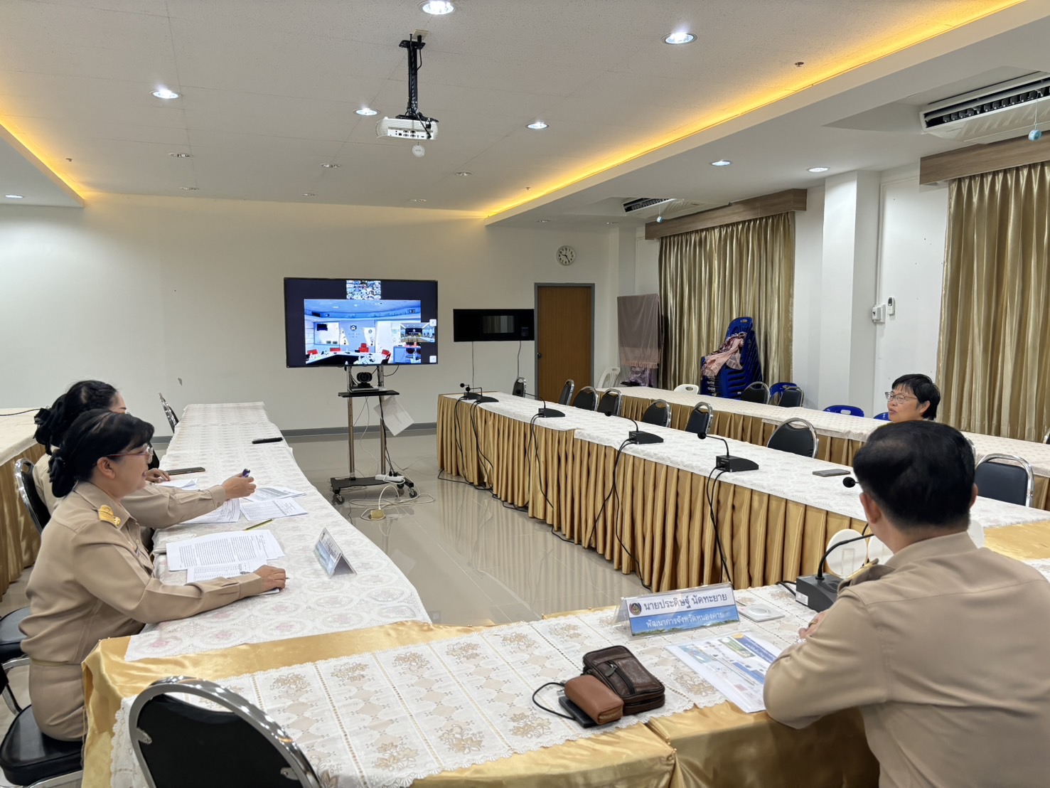 พช.หนองคาย ร่วมการประชุมคณะกรรมการติดตามเร่งรัดการใช้จ่ายงบประมาณรายจ่ายประจำปีงบประมาณ พ.ศ. 2567 ของกรมการพัฒนาชุมชน ครั้งที่ 4/2567 ผ่านระบบวีดิทัศน์ทางไกล