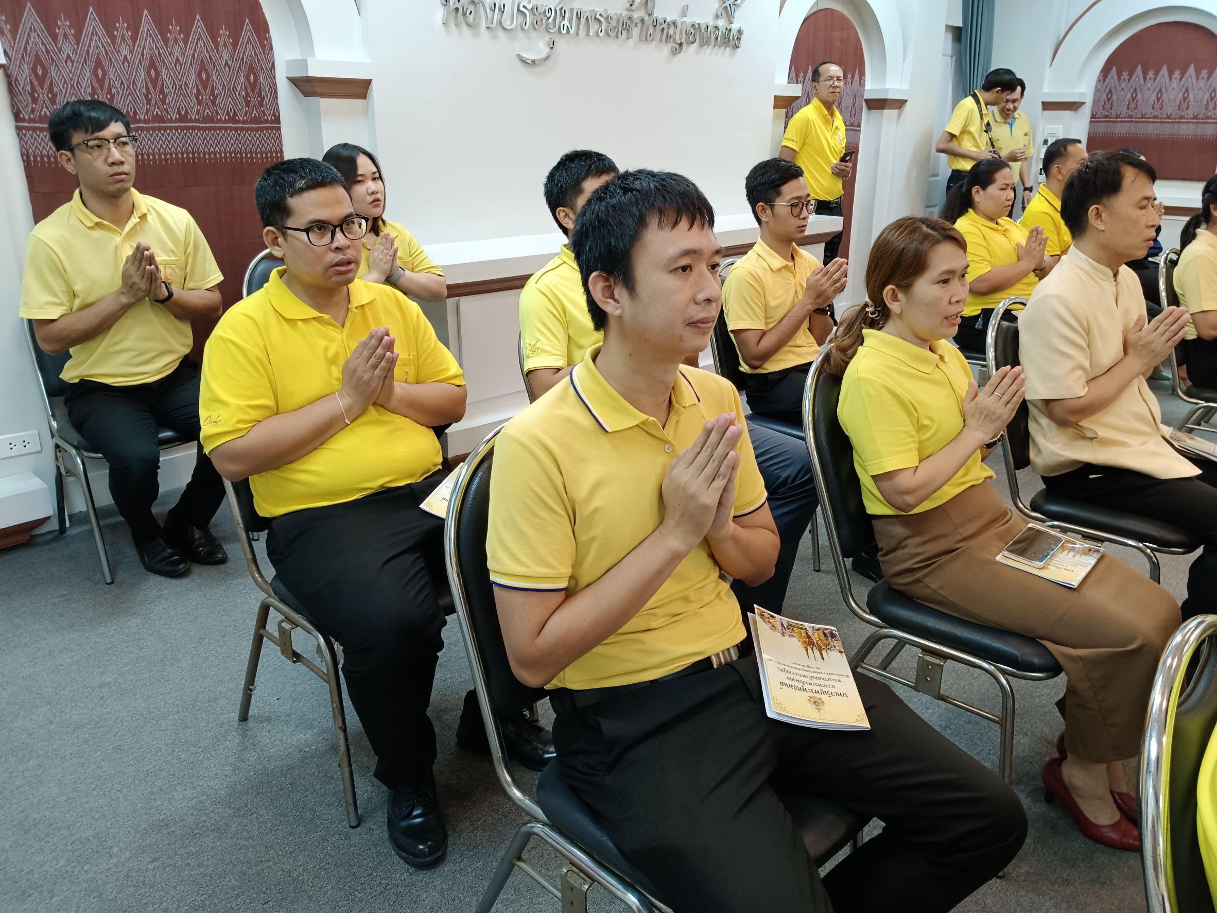 พช.หนองคาย ร่วมพิธีเจริญพระพุทธมนต์ และเจริญจิตตภาวนาถวายเป็นพระราชกุศล เนื่องในโอกาสวันเฉลิมพระชนมพรรษาของพระบาทสมเด็จพระเจ้าอยู่หัว และพระบรมวงศานุวงศ์ ประจำปีงบประมาณ พ.ศ. 2567