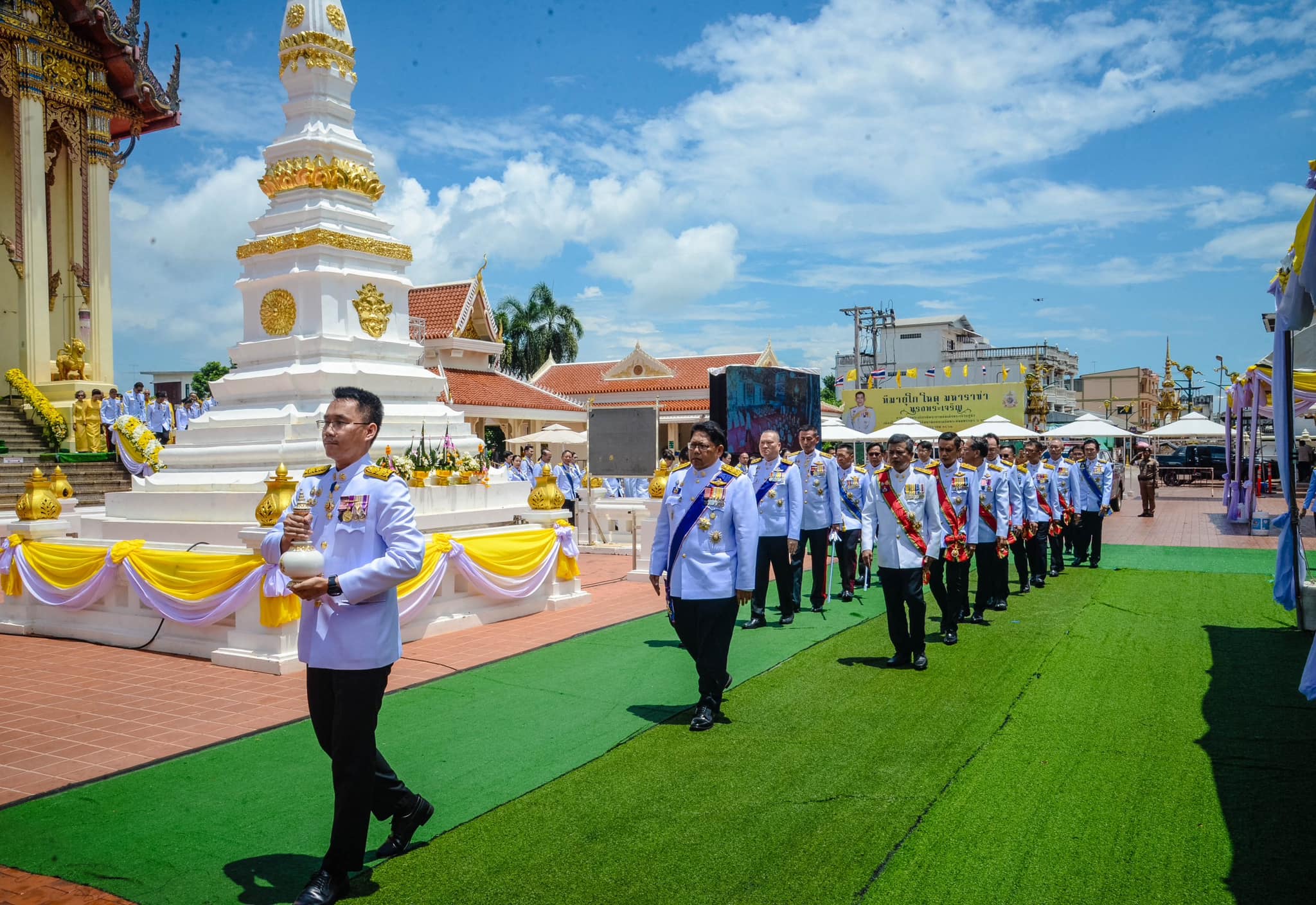 พช.หนองคาย ร่วมพิธีเวียนเทียนสมโภชน้ำพระพุทธมนต์ศักดิ์สิทธิ์ ณ พระอุโบสถ วัดโพธิ์ชัย พระอารามหลวง อำเภอเมืองหนองคาย จังหวัดหนองคาย