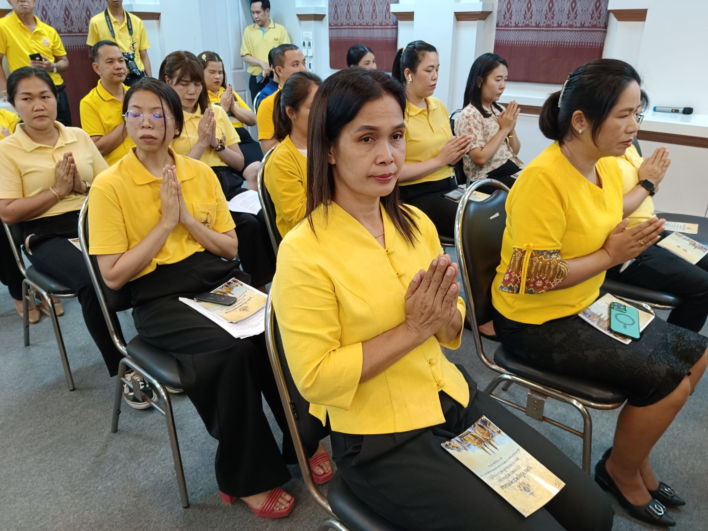 พช.หนองคาย ร่วมพิธีเจริญพระพุทธมนต์ และเจริญจิตตภาวนาถวายเป็นพระราชกุศล เนื่องในโอกาสวันเฉลิมพระชนมพรรษาของพระบาทสมเด็จพระเจ้าอยู่หัว และพระบรมวงศานุวงศ์ ประจำปีงบประมาณ พ.ศ. 2567