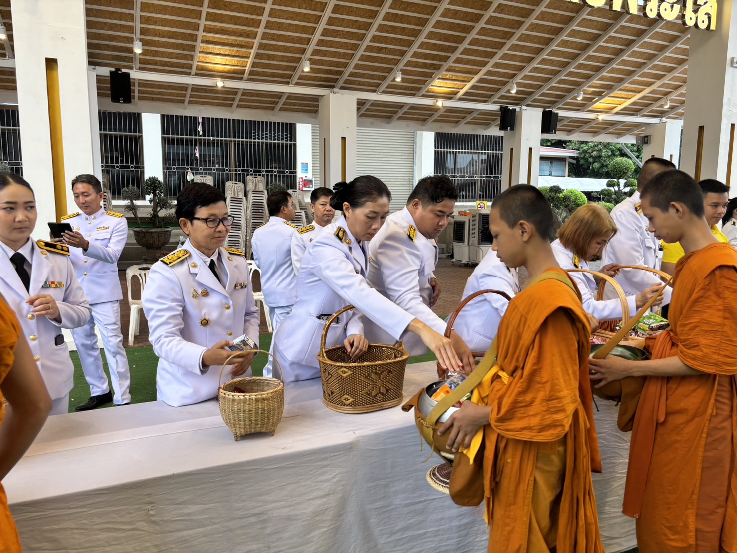 พช.หนองคาย ร่วมพิธีทำบุญตักบาตรถวายพระราชกุศล เนื่องในโอกาสวันคล้ายวันประสูติ พระเจ้าวรวงศ์เธอฯ กรมหมื่นสุทธนารีนาถ