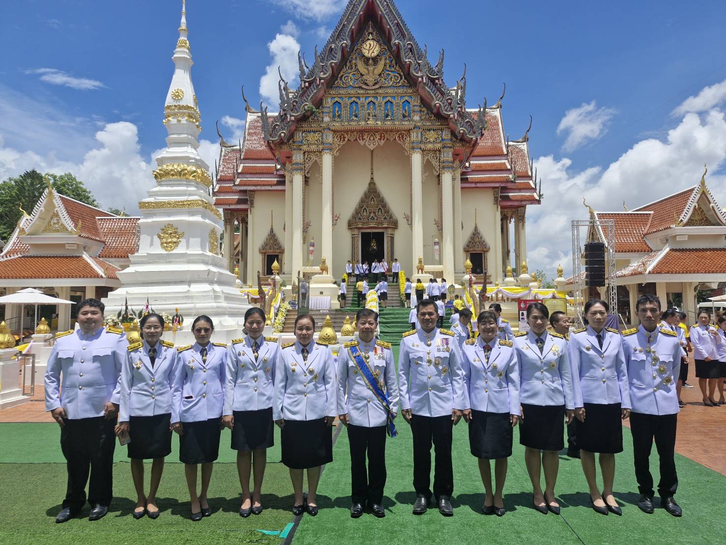 พช.หนองคาย ร่วมพิธีเวียนเทียนสมโภชน้ำพระพุทธมนต์ศักดิ์สิทธิ์ ณ พระอุโบสถ วัดโพธิ์ชัย พระอารามหลวง อำเภอเมืองหนองคาย จังหวัดหนองคาย