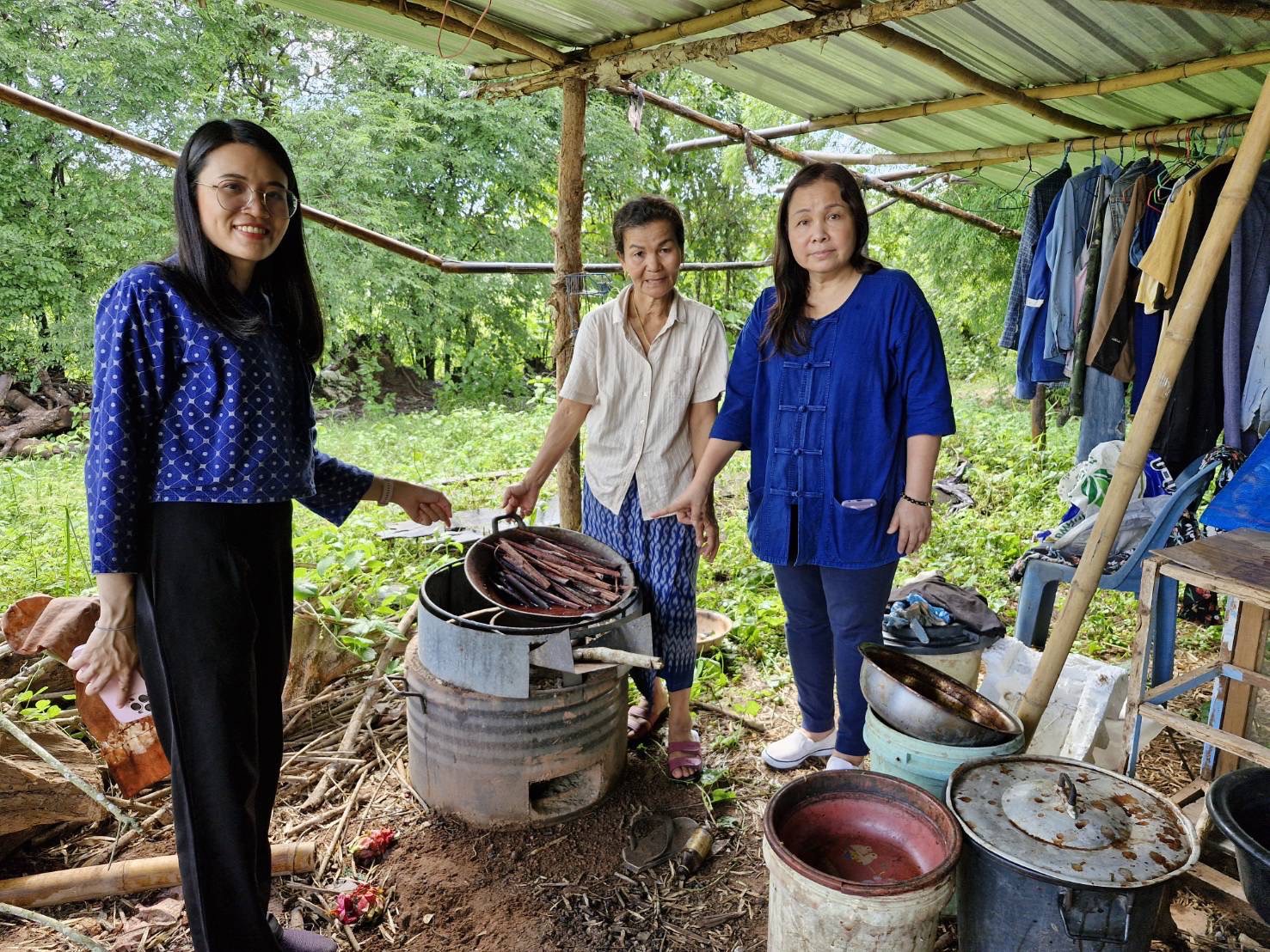 พช.หนองคาย ลงพื้นที่ติดตามกลุ่มทอผ้า เพื่อเข้าร่วมการประกวดผ้าลายพระราชทาน “ผ้าลายสิริวชิราภรณ์” อ.โพธิ์ตาก