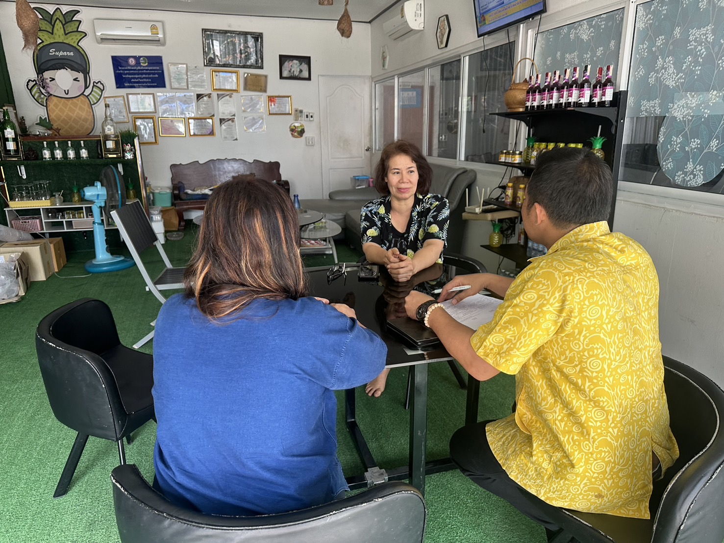 พช.หนองคาย ลงพื้นที่ติดตามกลุ่มทอผ้า เพื่อเข้าร่วมการประกวดผ้าลายพระราชทาน “ผ้าลายสิริวชิราภรณ์” อ.โพธิ์ตาก