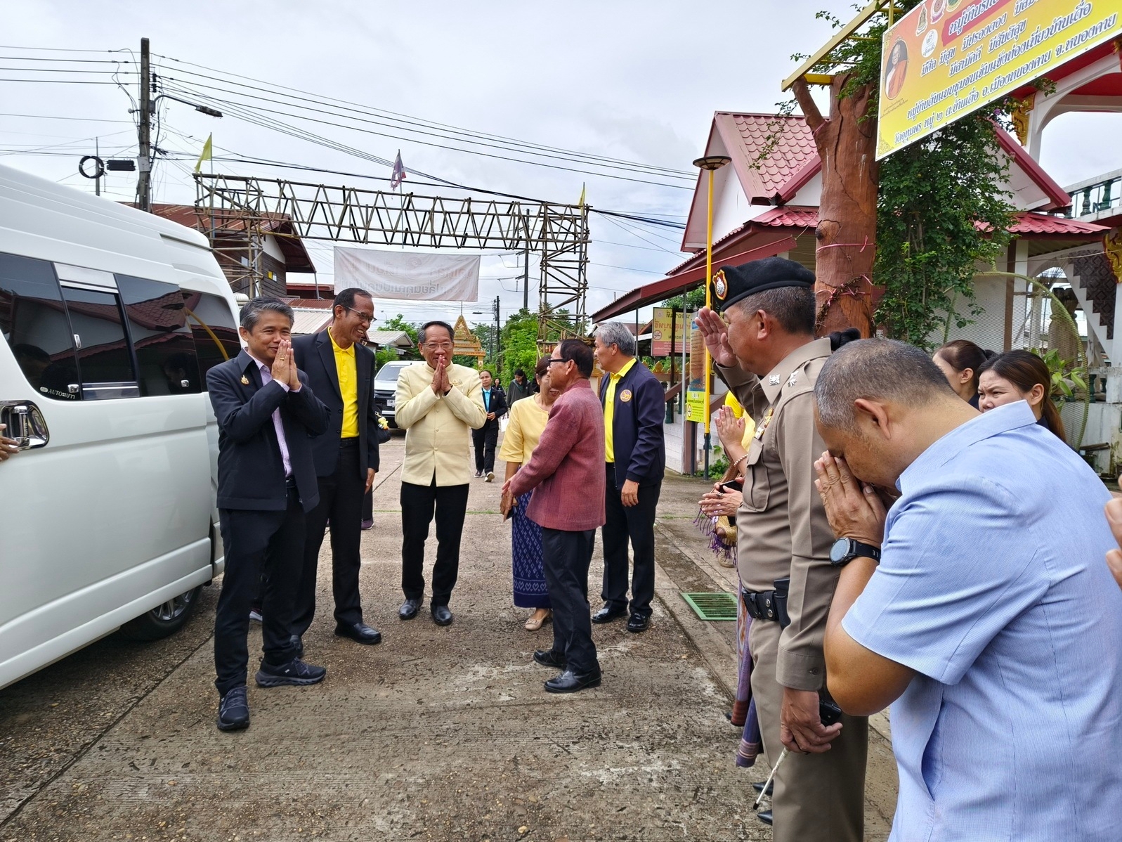 พช.หนองคาย ร่วมต้อนรับผู้ตรวจราชการสำนักนายกรัฐมนตรี เขตตรวจราชการที่ 10 พร้อมคณะ ลงพื้นที่ตรวจติดตาม การขับเคลื่อนนโยบาย Soft Power แหล่งท่องเที่ยวชุมชนบ้านเดื่อ