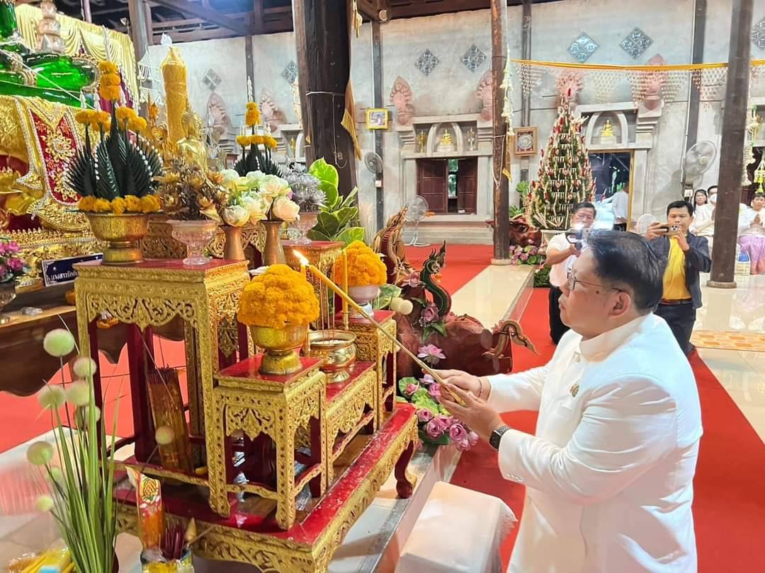 พช.หนองคาย ร่วมโครงการเข้าวัดปฏิบัติธรรมวันธรรมะสวนะ ครอบครัวหิ้วตะกร้า ศรัทธาอิ่มบุญ อุดหนุนชุมชน