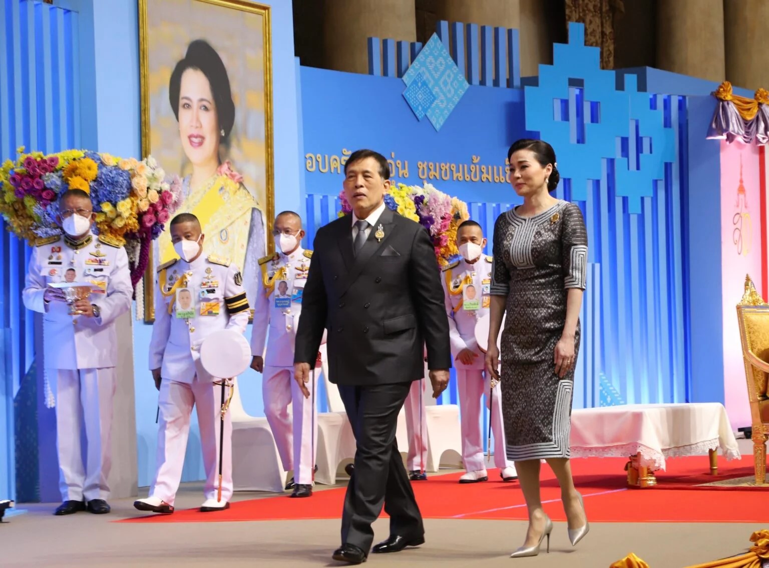 ผู้ว่าฯหนองคาย นำคณะหมู่บ้านต้นกล้ากองทุนแม่ของแผ่นดิน เข้ารับพระราชทานเงินขวัญถุงกองทุนแม่ของแผ่นดิน ปี 2567