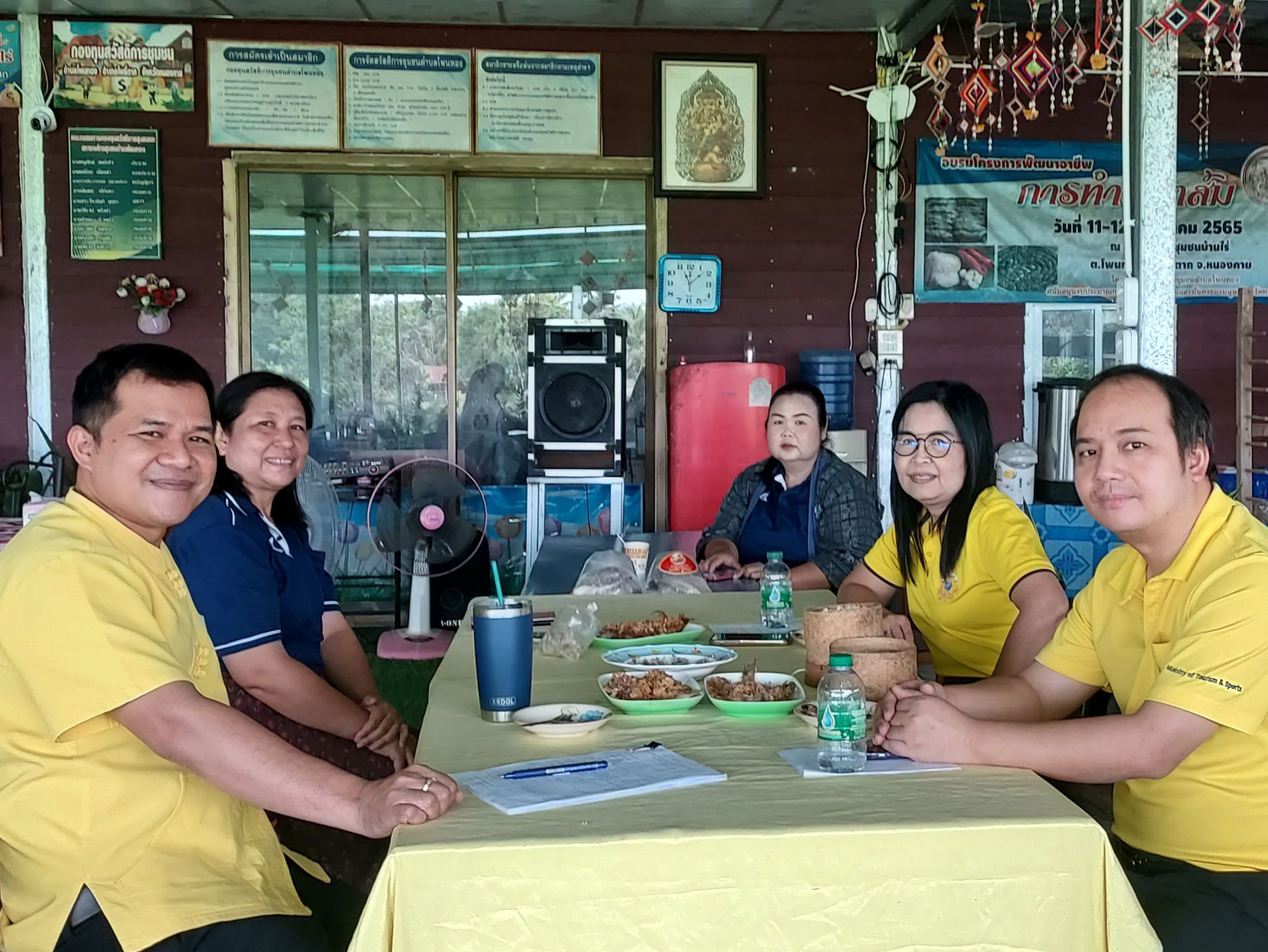 พช.หนองคาย ลงพื้นที่ติดตาม สนับสนุนแบบบูรณาการตามโครงการส่งเสริมการสร้างรายได้จากกิจการอาหารปลอดภัย ประจำปี 2567