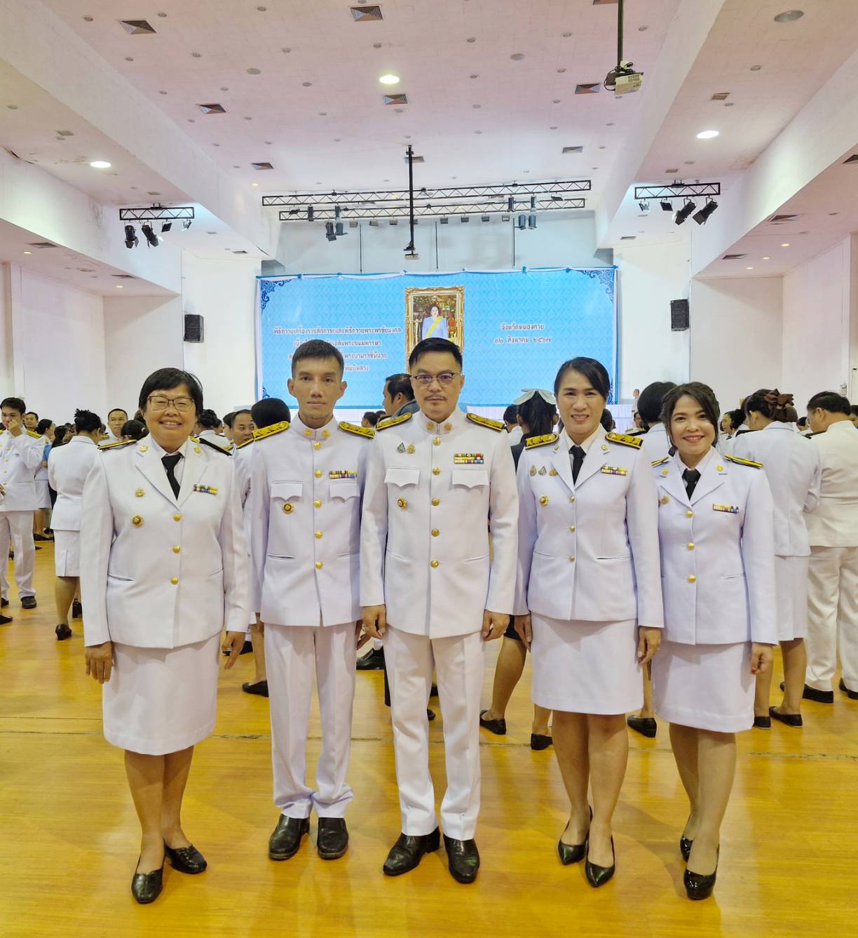 พช.หนองคาย ร่วมพิธีถวายเครื่องราชสักการะและวางพานพุ่ม และจุดเทียนชัยถวายพระพร สมเด็จพระนางเจ้าสิริกิตติ์ พระบรมราชินีนาถ พระบรมราชชนนีพันปีหลวง เนื่องในโอกาสวันเฉลิมพระชนมพรรษา 12 สิงหาคม 2567