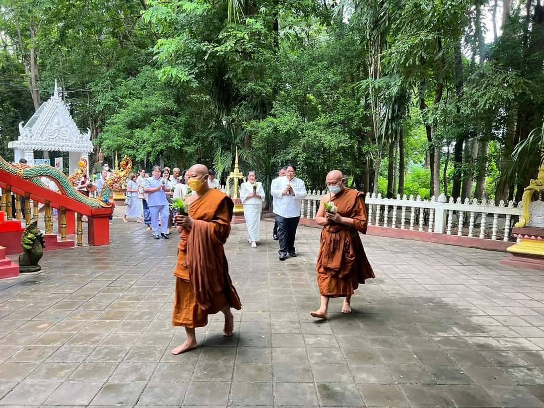 พช.หนองคาย ร่วมโครงการเข้าวัดปฏิบัติธรรมวันธรรมะสวนะ ครอบครัวหิ้วตะกร้า ศรัทธาอิ่มบุญ อุดหนุนชุมชน