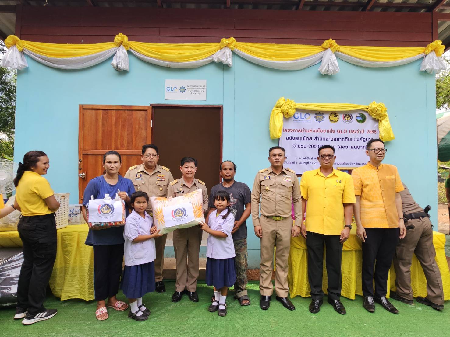 ผู้ว่าฯหนองคาย ขับเคลื่อนการขจัดความยากจน ส่งมอบบ้านห่วงใยจากใจ GLO ประจำปี 2566 ให้ครัวเรือนเป้าหมาย TPMAP อ.สระใคร