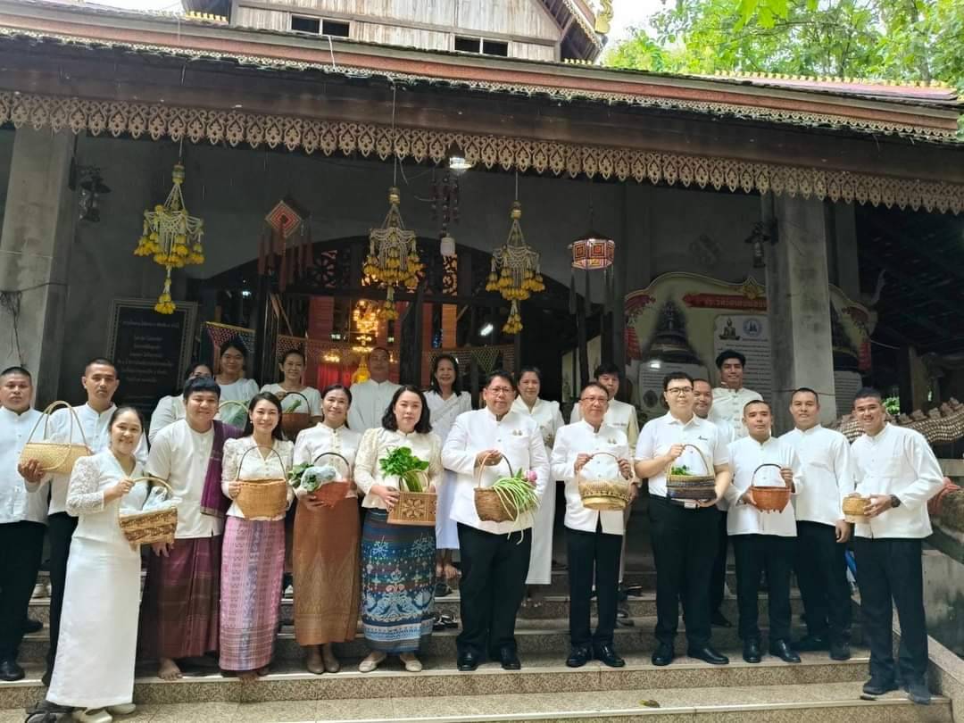 พช.หนองคาย ร่วมโครงการเข้าวัดปฏิบัติธรรมวันธรรมะสวนะ ครอบครัวหิ้วตะกร้า ศรัทธาอิ่มบุญ อุดหนุนชุมชน