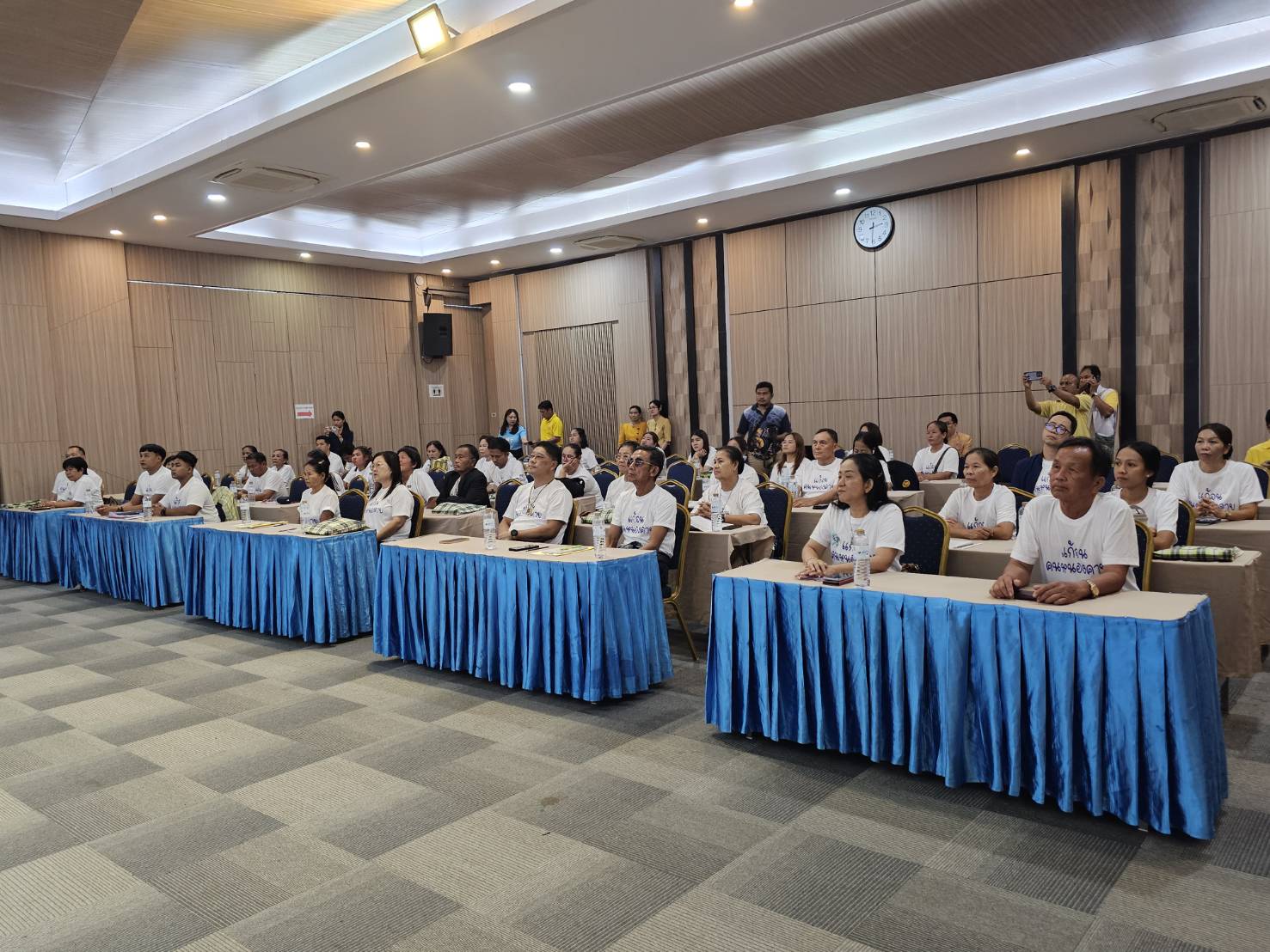 จังหวัดหนองคาย มุ่งพัฒนาคุณภาพชีวิตประชาชนให้พ้นจากความยากจน จัดมหกรรมความสำเร็จการขจัดความยากจนและพัฒนาคนทุกช่วงวัยอย่างยั่งยืน ตามหลักปรัชญาของเศรษฐกิจพอเพียง