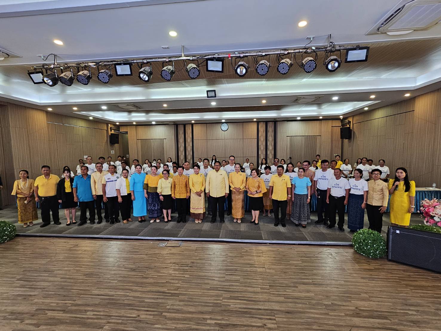 จังหวัดหนองคาย มุ่งพัฒนาคุณภาพชีวิตประชาชนให้พ้นจากความยากจน จัดมหกรรมความสำเร็จการขจัดความยากจนและพัฒนาคนทุกช่วงวัยอย่างยั่งยืน ตามหลักปรัชญาของเศรษฐกิจพอเพียง