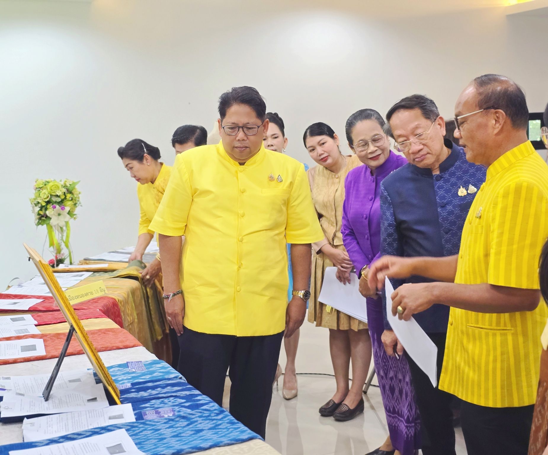 จ.หนองคาย จัดประกวดผ้าลายพระราชทาน “ผ้าลายสิริวชิราภรณ์” และงานหัตถกรรม ระดับจังหวัด ประจำปี 2567 เพื่อสืบสาน รักษา ต่อยอด งานหัตถกรรมและหัตถศิลป์ผ้าถิ่นไทย