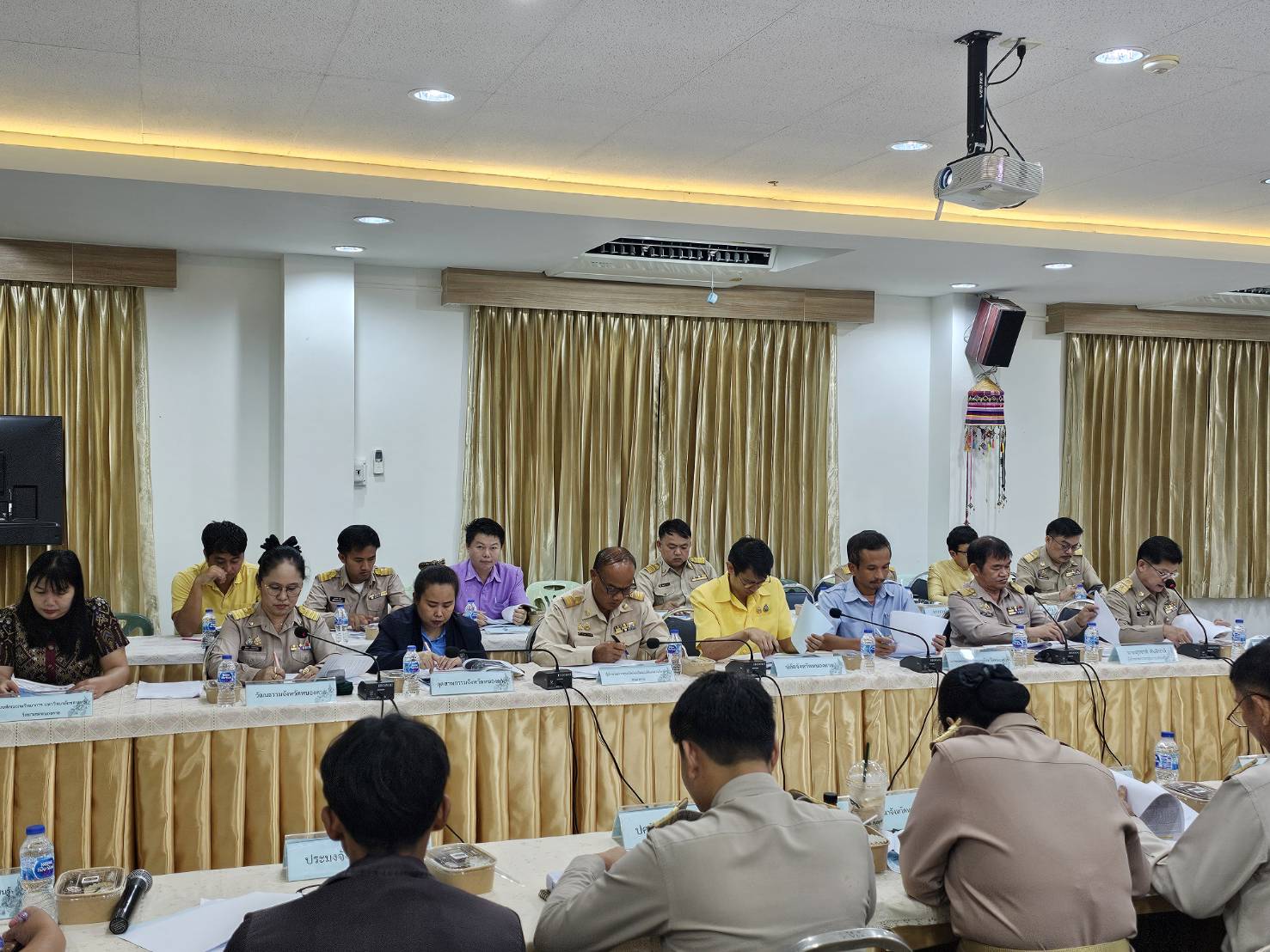 พช.หนองคาย ประชุมคณะกรรมการดำเนินการคัดสรรสุดยอด หนึ่งตำบล หนึ่งผลิตภัณฑ์ไทย (OTOP Product Champion : OPC) เตรียมคัดสรรผลิตภัณฑ์ OTOP 2567 ยกระดับผลิตภัณฑ์ท้องถิ่นสู่ตลาดโลก