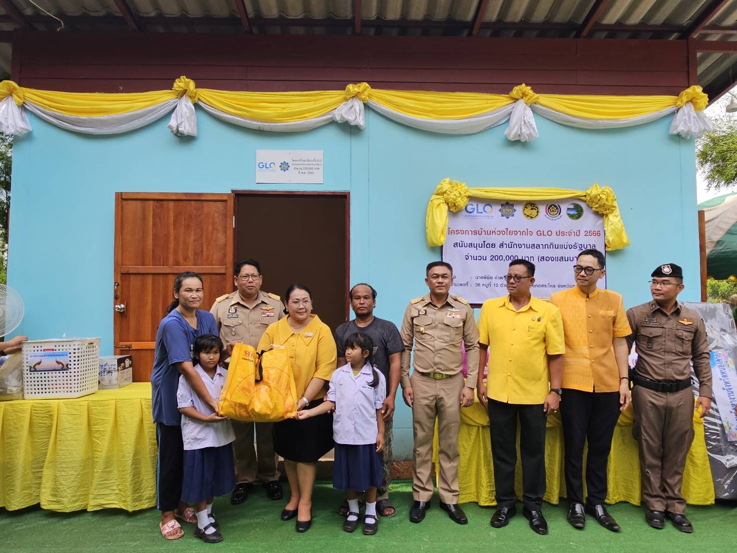 ผู้ว่าฯหนองคาย ขับเคลื่อนการขจัดความยากจน ส่งมอบบ้านห่วงใยจากใจ GLO ประจำปี 2566 ให้ครัวเรือนเป้าหมาย TPMAP อ.สระใคร