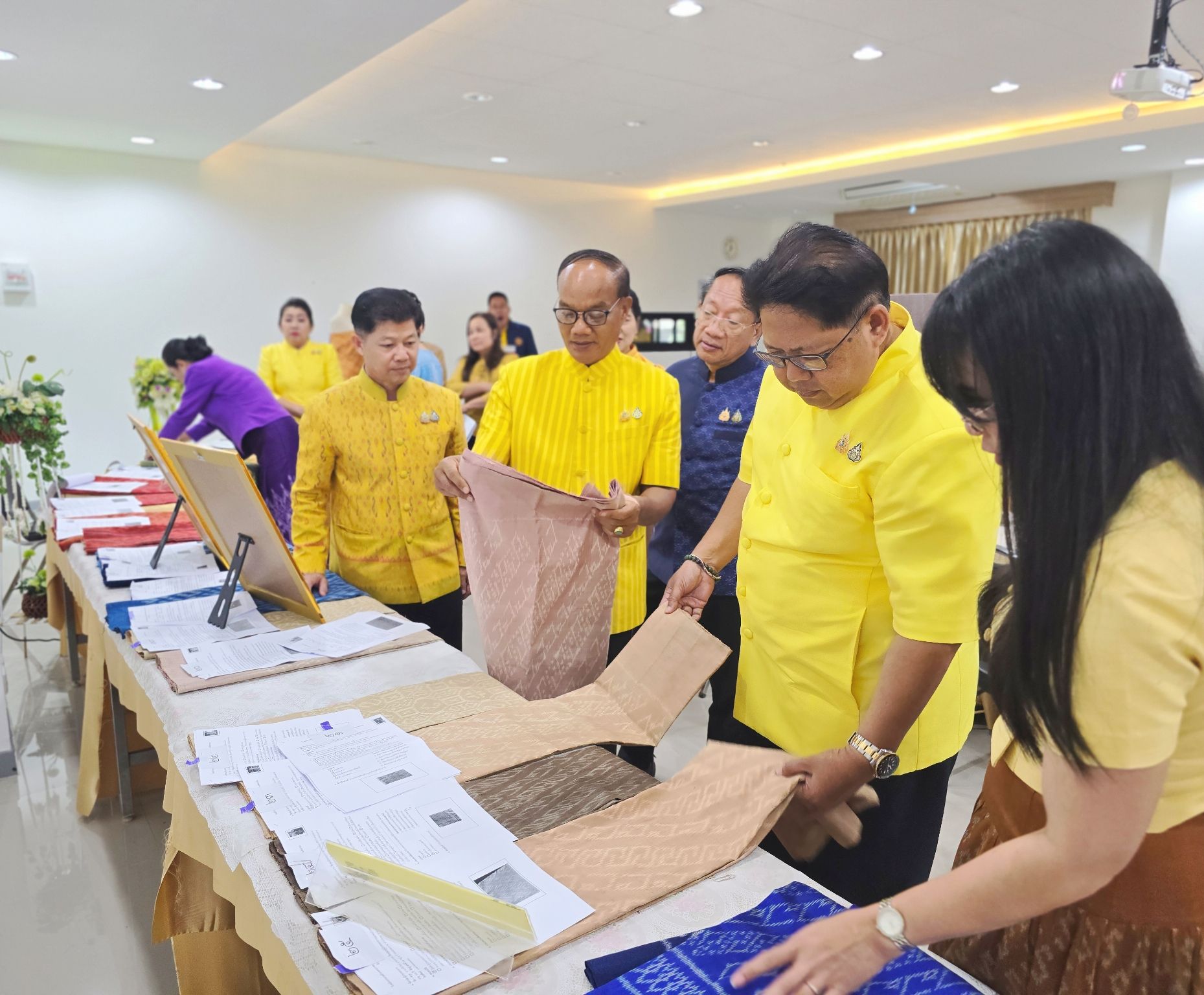 จ.หนองคาย จัดประกวดผ้าลายพระราชทาน “ผ้าลายสิริวชิราภรณ์” และงานหัตถกรรม ระดับจังหวัด ประจำปี 2567 เพื่อสืบสาน รักษา ต่อยอด งานหัตถกรรมและหัตถศิลป์ผ้าถิ่นไทย