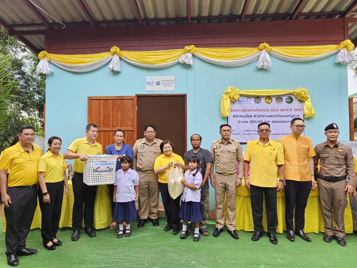 ผู้ว่าฯหนองคาย ขับเคลื่อนการขจัดความยากจน ส่งมอบบ้านห่วงใยจากใจ GLO ประจำปี 2566 ให้ครัวเรือนเป้าหมาย TPMAP อ.สระใคร