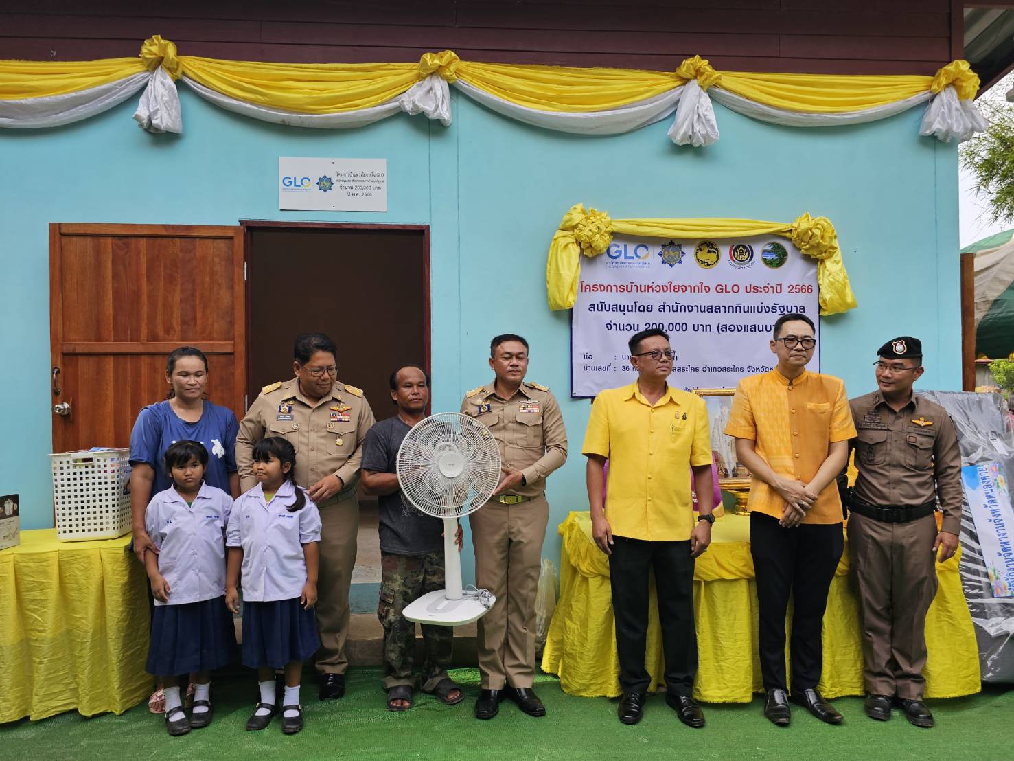 ผู้ว่าฯหนองคาย ขับเคลื่อนการขจัดความยากจน ส่งมอบบ้านห่วงใยจากใจ GLO ประจำปี 2566 ให้ครัวเรือนเป้าหมาย TPMAP อ.สระใคร